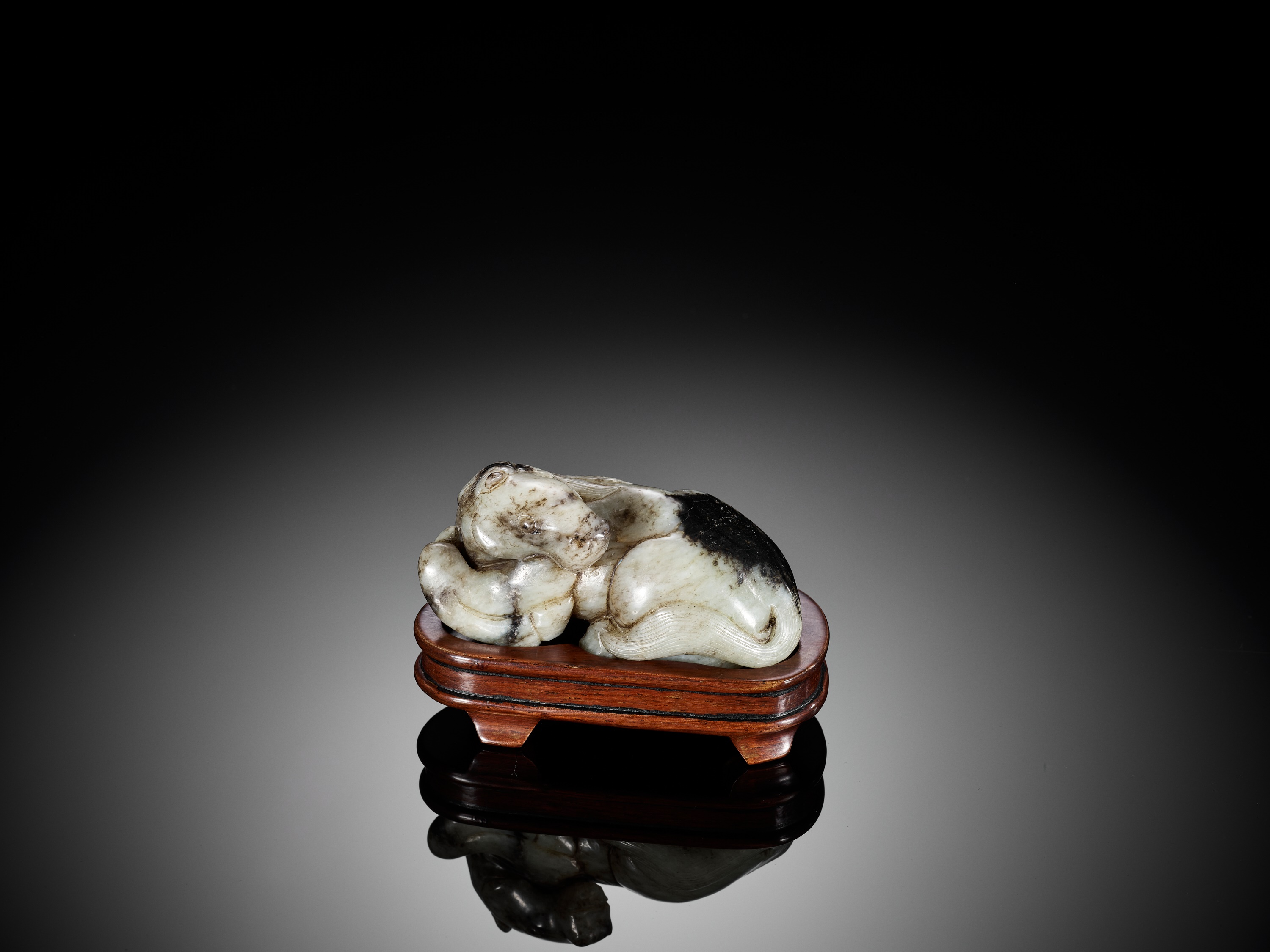 A GRAY AND BLACK NEPHRITE JADE FIGURE OF A HORSE, MING DYNASTY - Image 14 of 15
