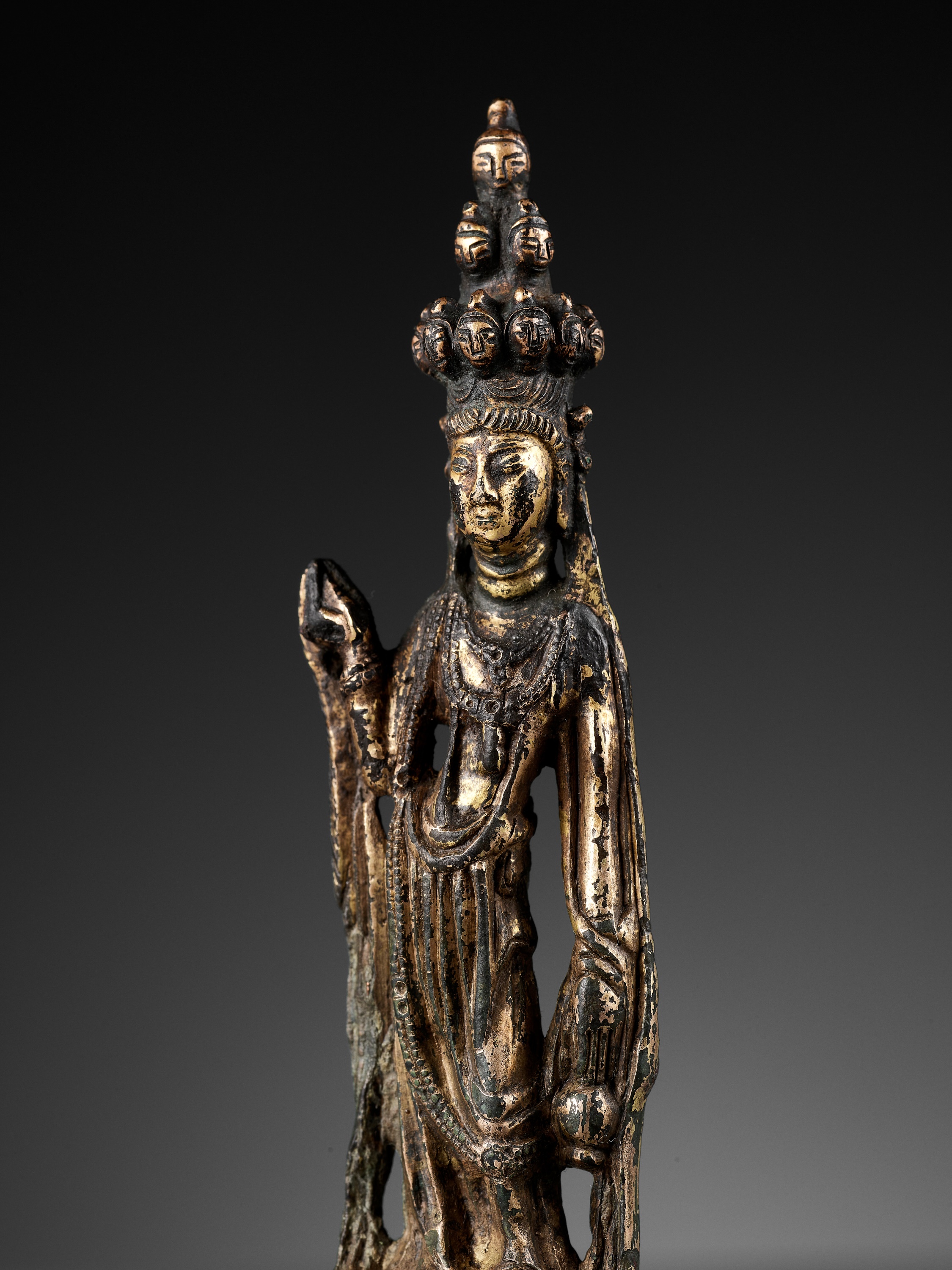 A GILT BRONZE FIGURE OF THE ELEVEN-HEADED AVALOKITESHVARA, TANG DYNASTY - Image 10 of 10