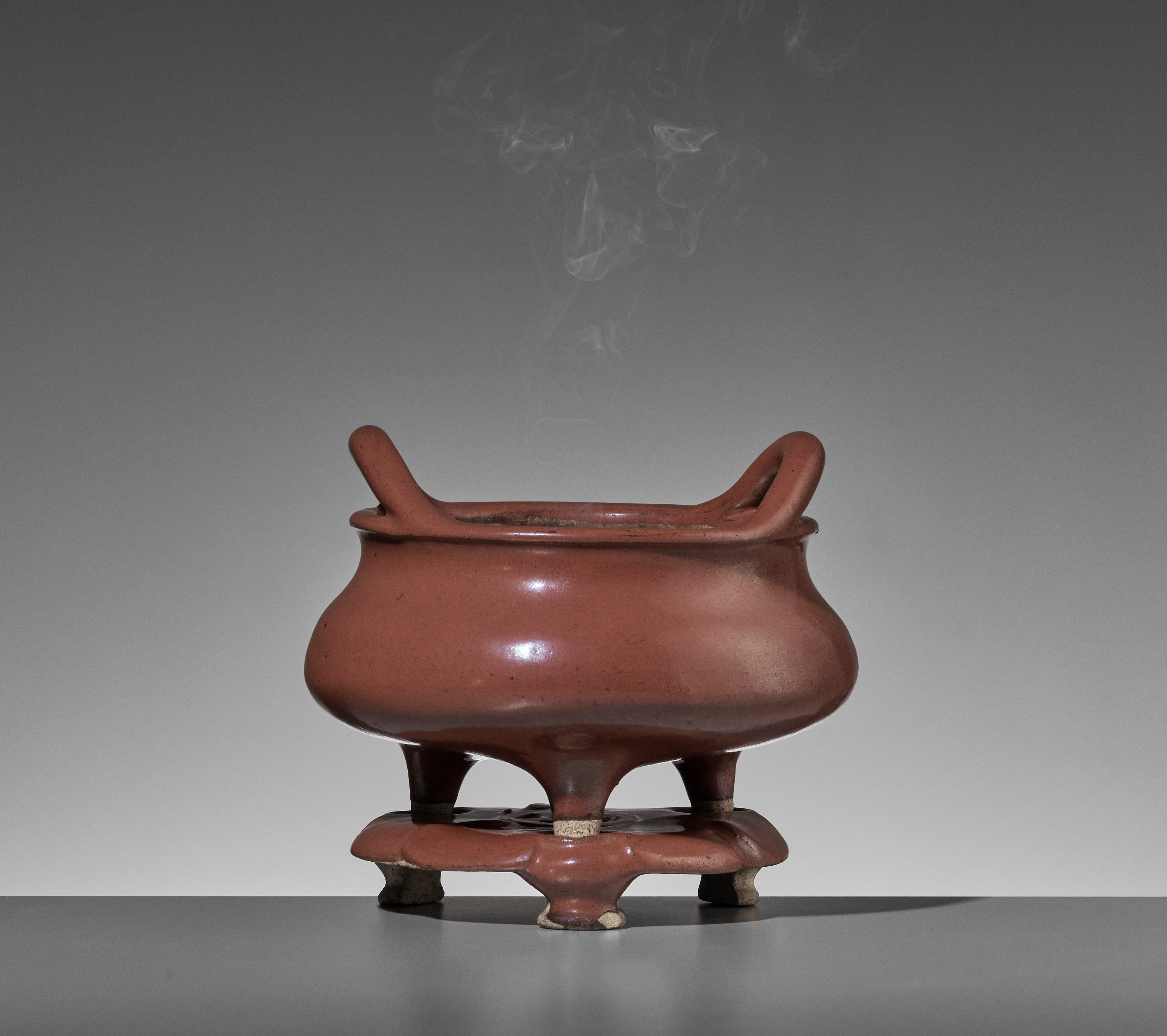 A RARE IRON-RUST GLAZED TRIPOD CENSER WITH MATCHING STAND, MID-QING - Image 2 of 12