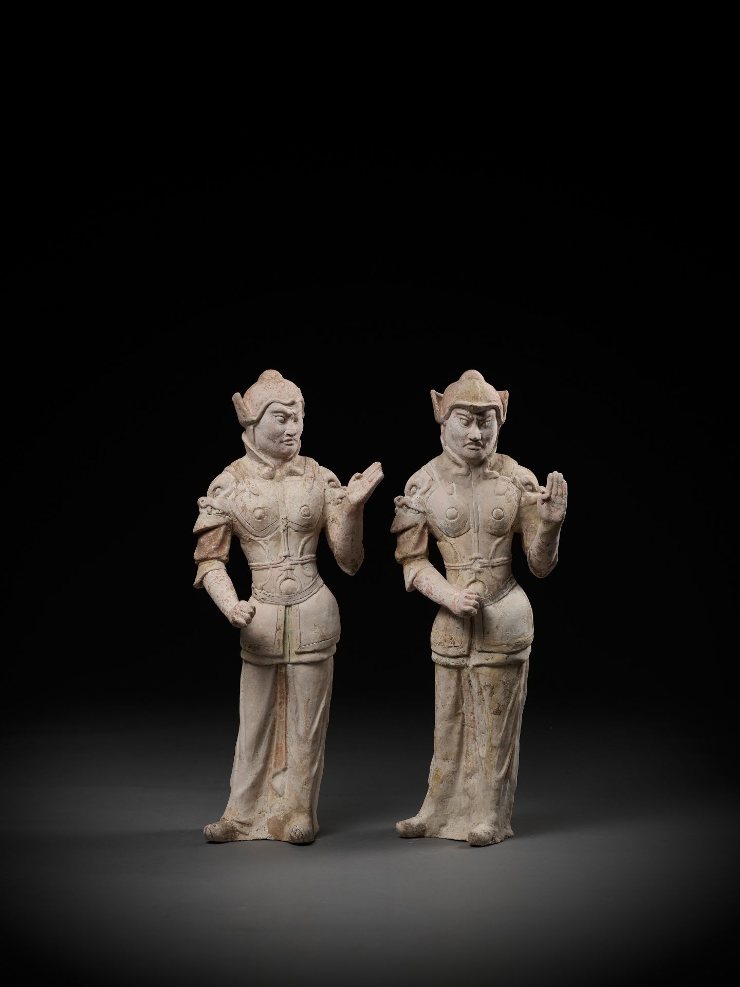 A PAIR OF LARGE POTTERY GUARDIAN FIGURES, WUSHIYONG, TANG DYNASTY - Image 5 of 12
