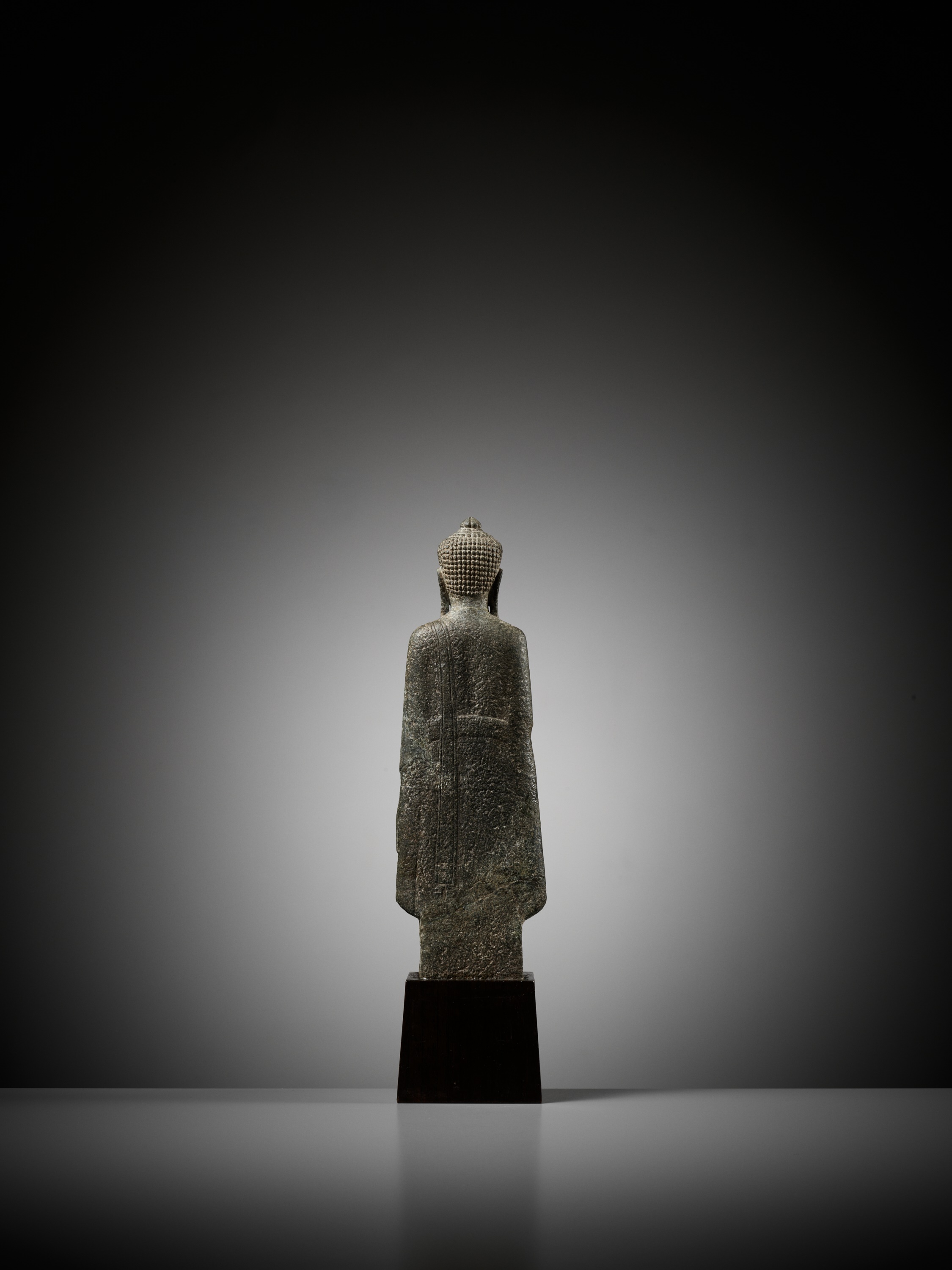 A SANDSTONE FIGURE OF STANDING BUDDHA - Image 8 of 15