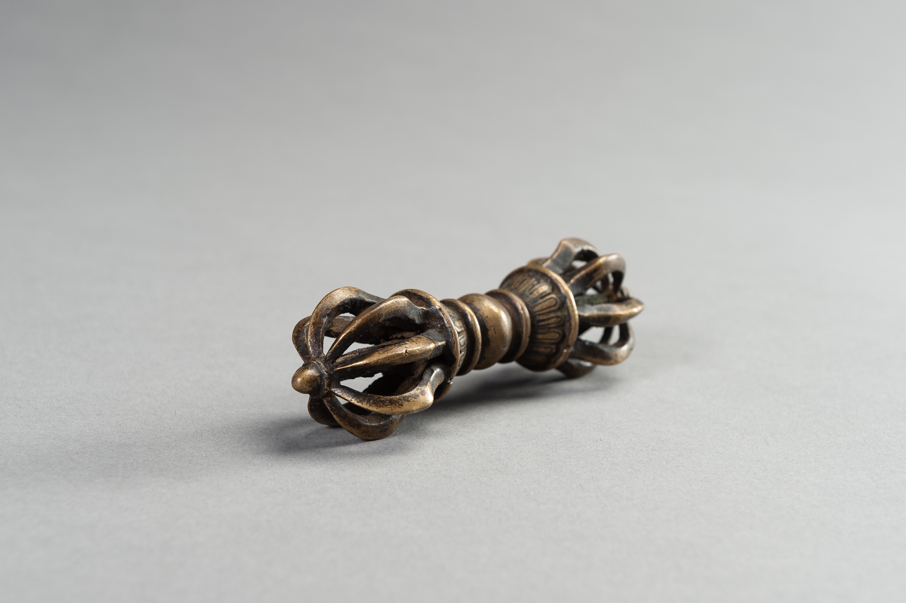 A BRONZE VAJRA - Image 2 of 6