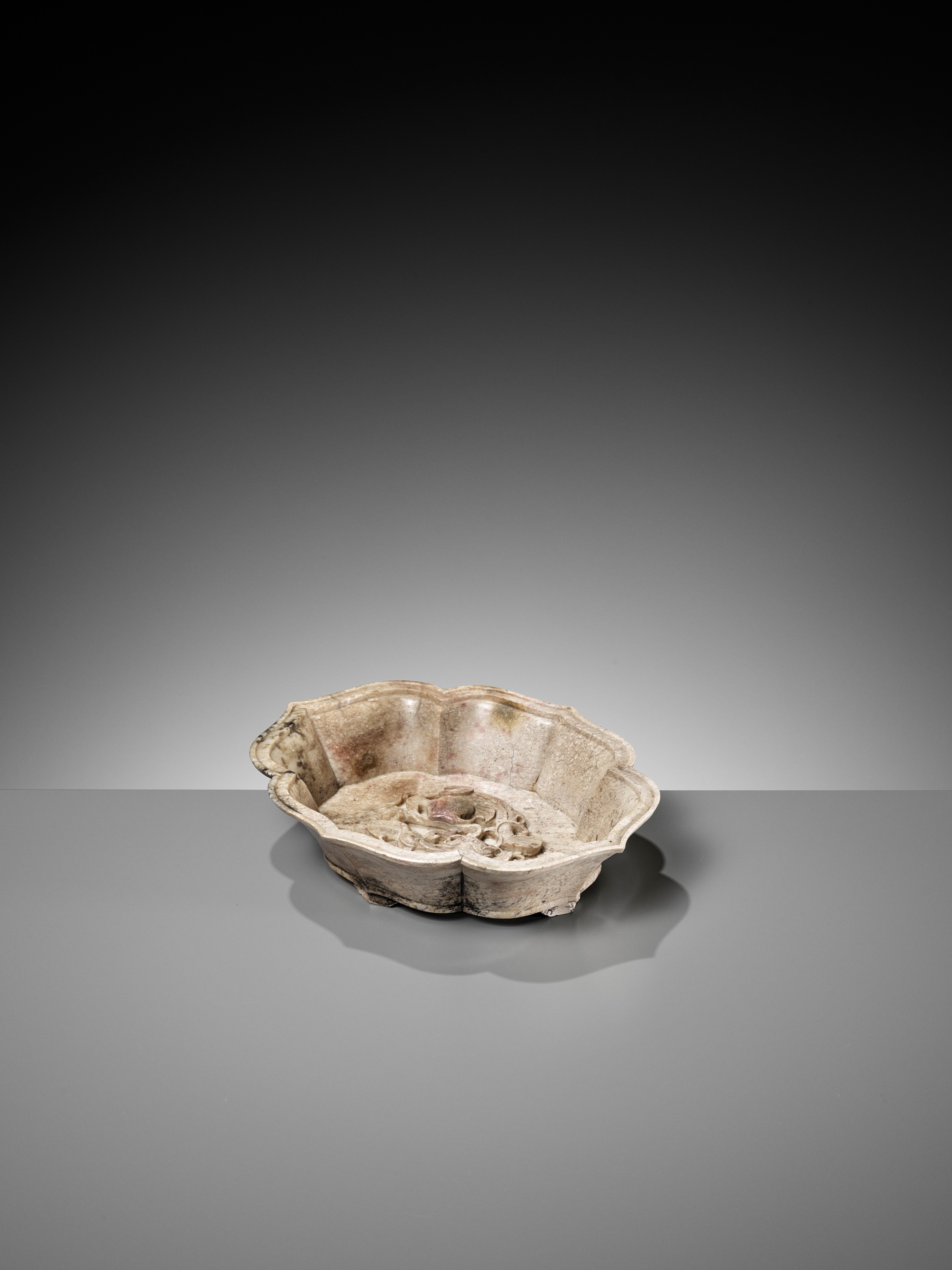 A CHICKEN BONE JADE 'DOUBLE FISH' MARRIAGE BOWL, 17TH-18TH CENTURY - Image 9 of 16