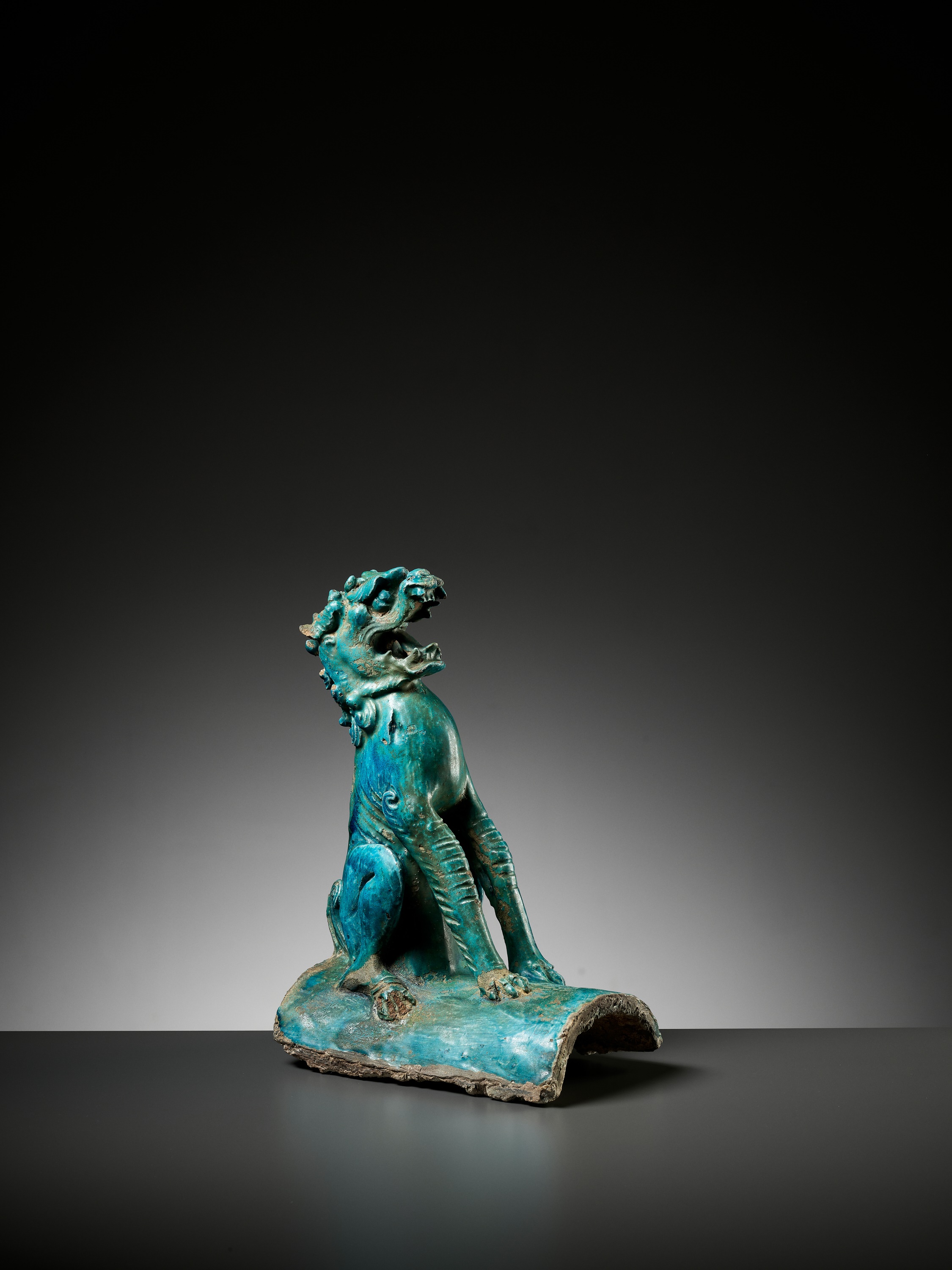 A TURQUOISE-GLAZED 'LION' ROOF TILE, MING DYNASTY - Image 9 of 13