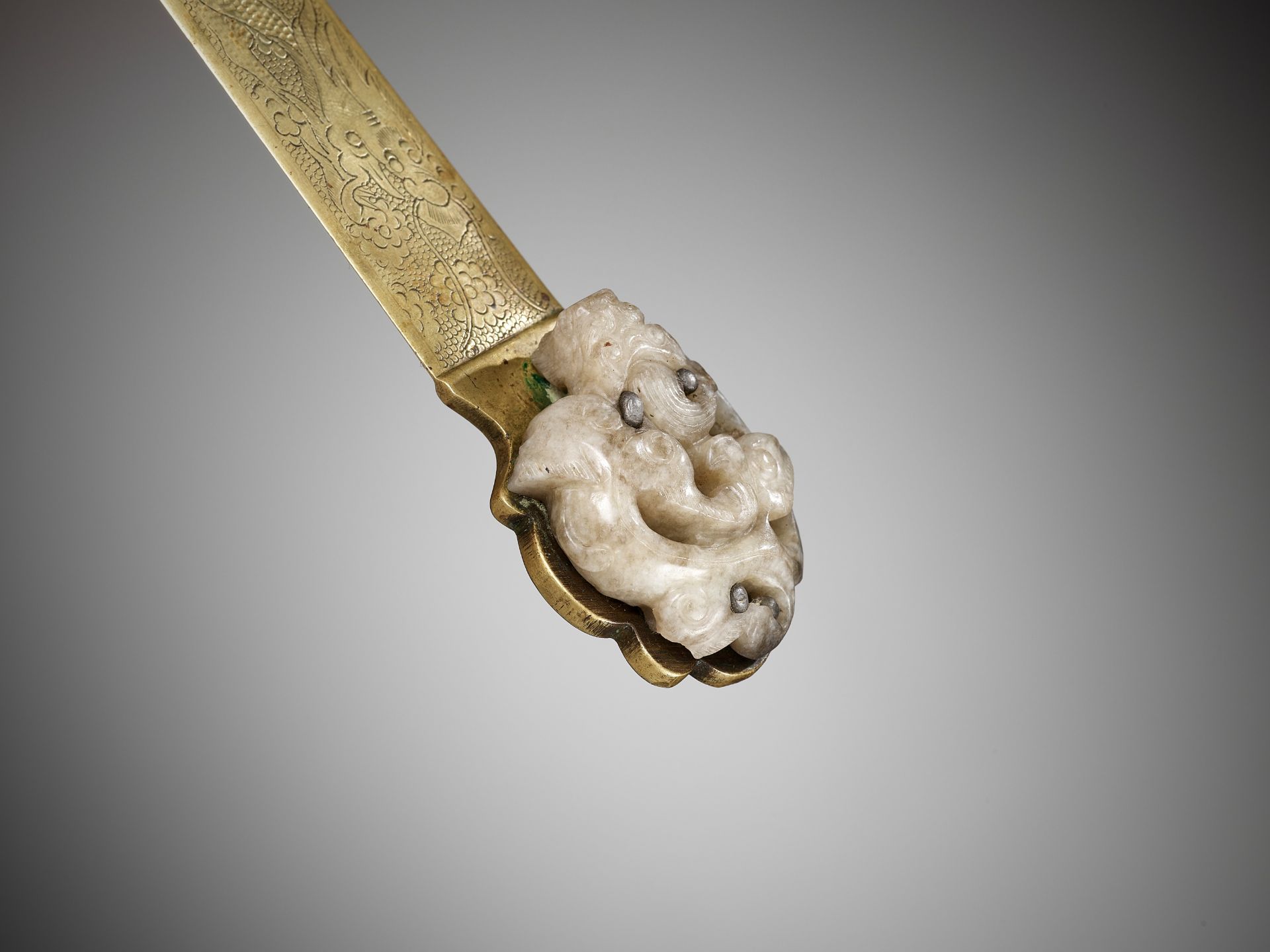 A CELADON JADE 'CHILONG' ORNAMENT, YUAN TO MING DYNASTY - Image 7 of 9