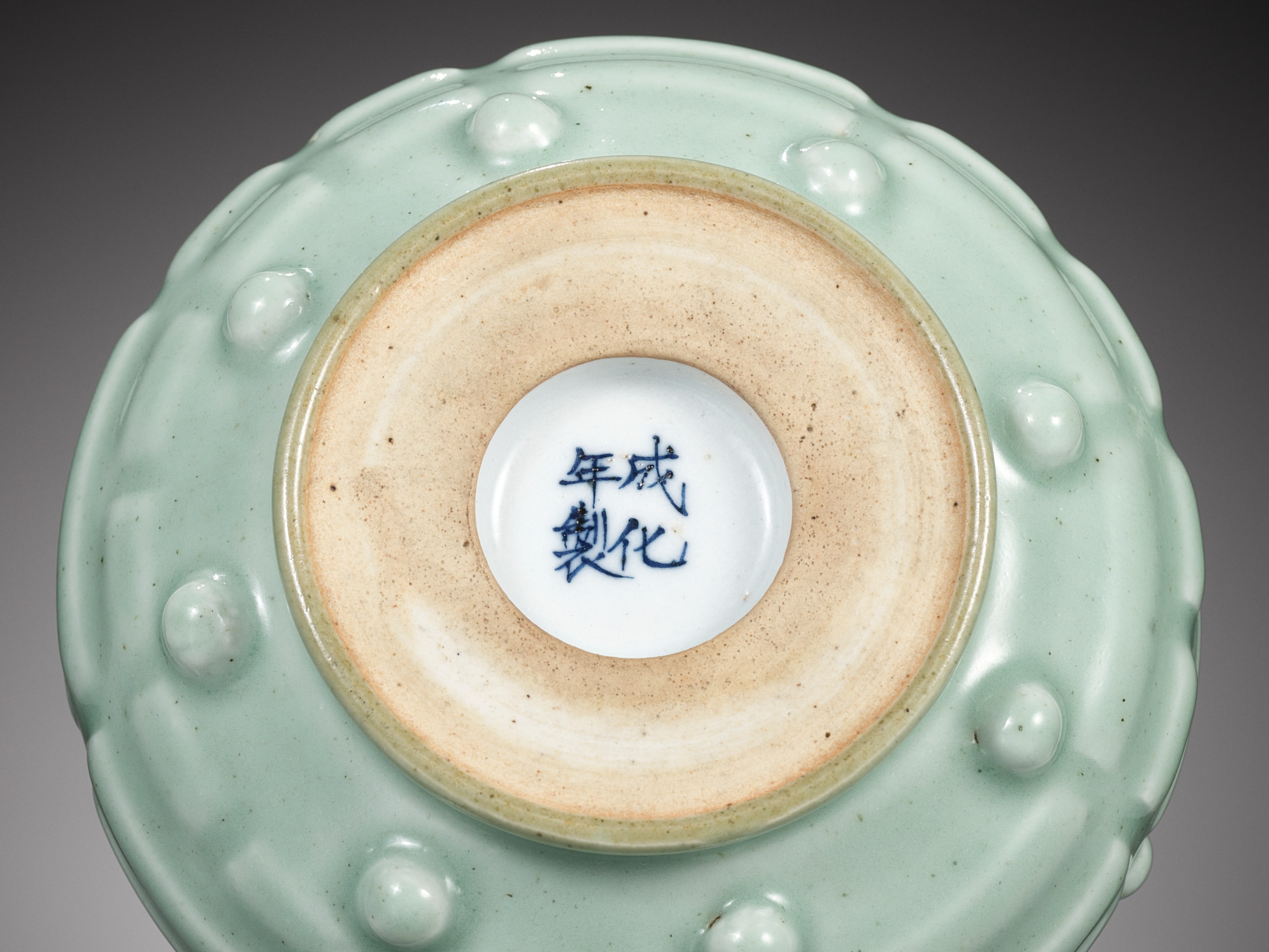 A CELADON GLAZED BAGUA CENSER, EARLY QING DYNASTY - Image 2 of 9