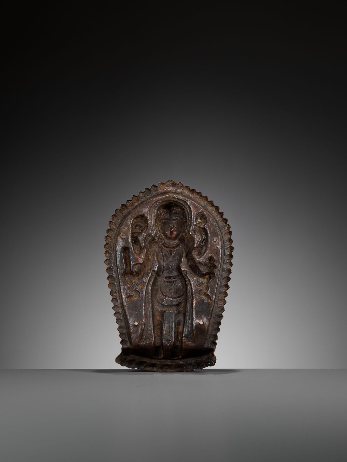 A GILT COPPER REPOUSSE PLAQUE OF VISHNU, 16TH-17TH CENTURY - Image 11 of 11