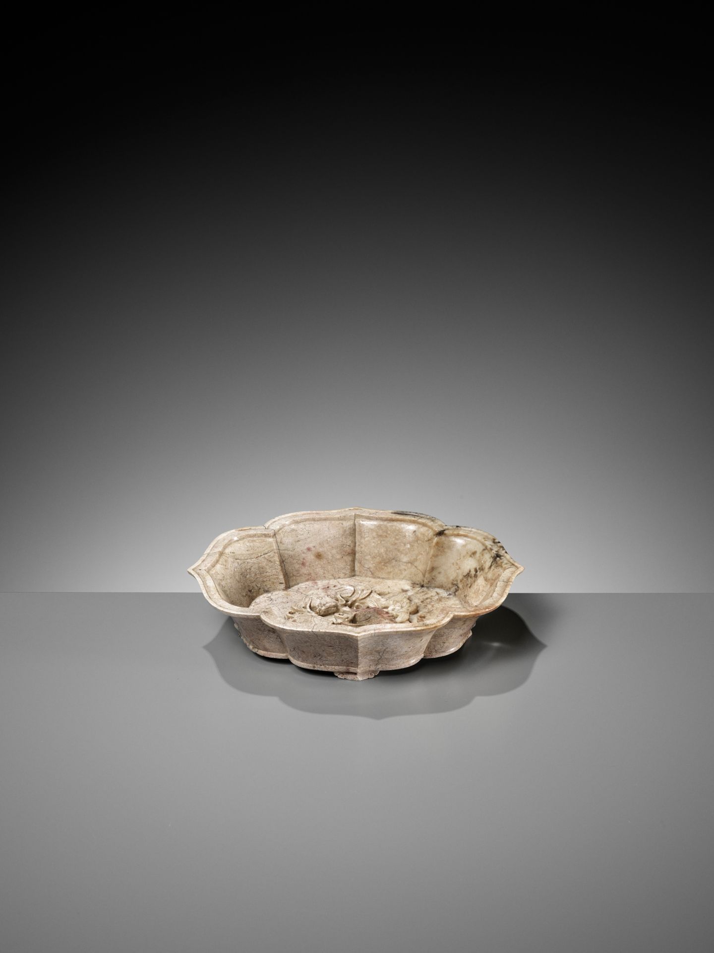 A CHICKEN BONE JADE 'DOUBLE FISH' MARRIAGE BOWL, 17TH-18TH CENTURY - Image 11 of 16