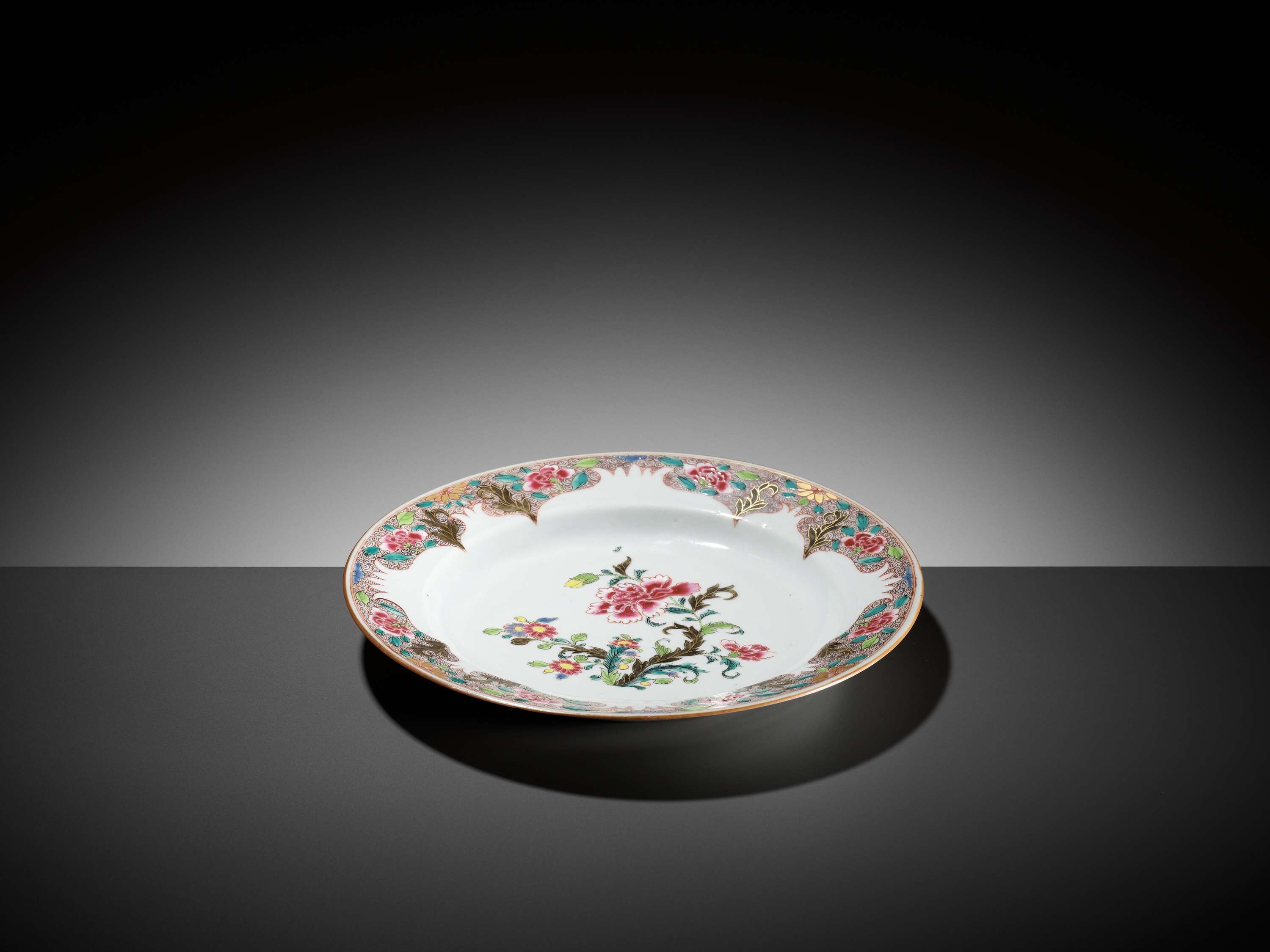 A FAMILLE ROSE 'PEONY AND CHRYSANTHEMUM' DISH, 18TH CENTURY - Image 3 of 8