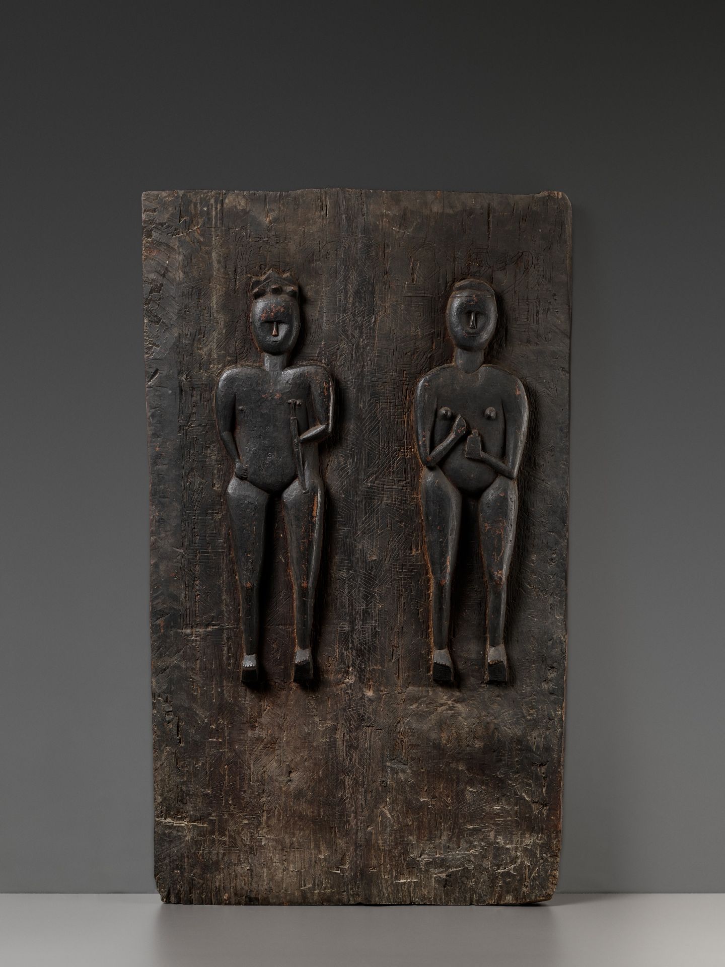 A RARE AND LARGE CARVED HARDWOOD 'MALE AND FEMALE' DOOR, ODA MATAN - Bild 7 aus 9