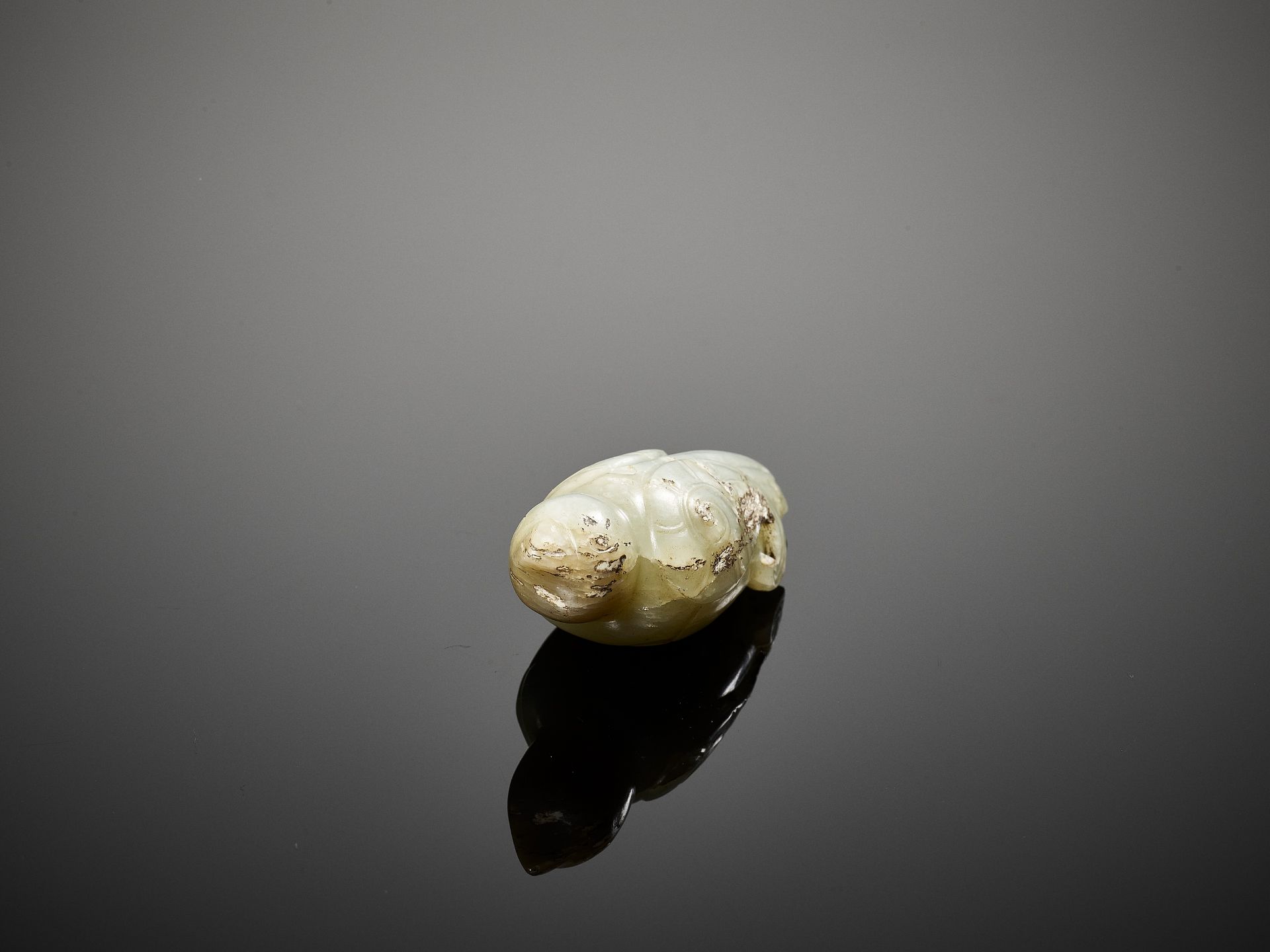 A CELADON JADE 'BIRD' PENDANT, SONG DYNASTY - Image 3 of 11