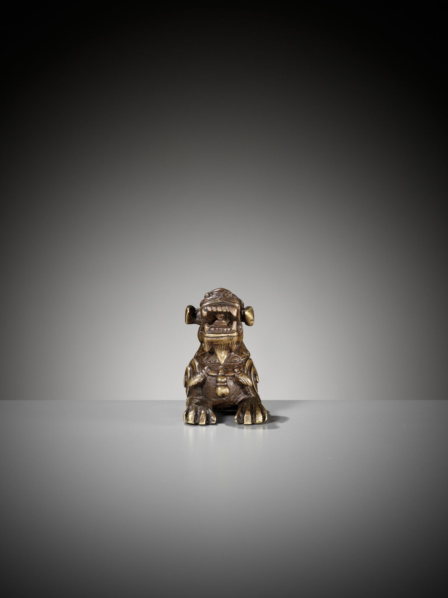 A BRONZE 'LUDUAN' WEIGHT, 17TH CENTURY - Bild 3 aus 13