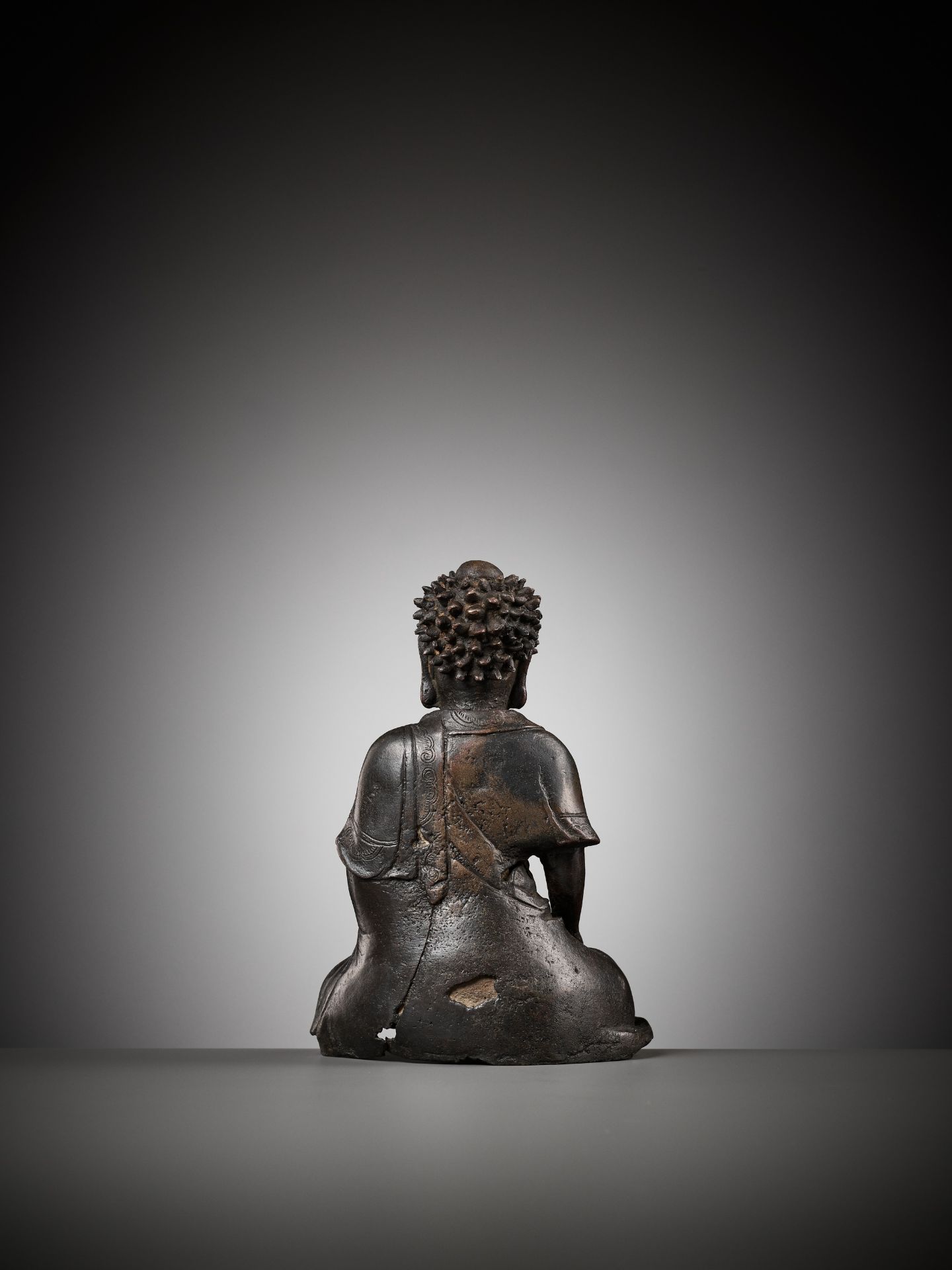 A RARE BRONZE FIGURE OF BUDDHA SHAKYAMUNI WITH WAN SYMBOL, EARLY MING DYNASTY - Image 6 of 10