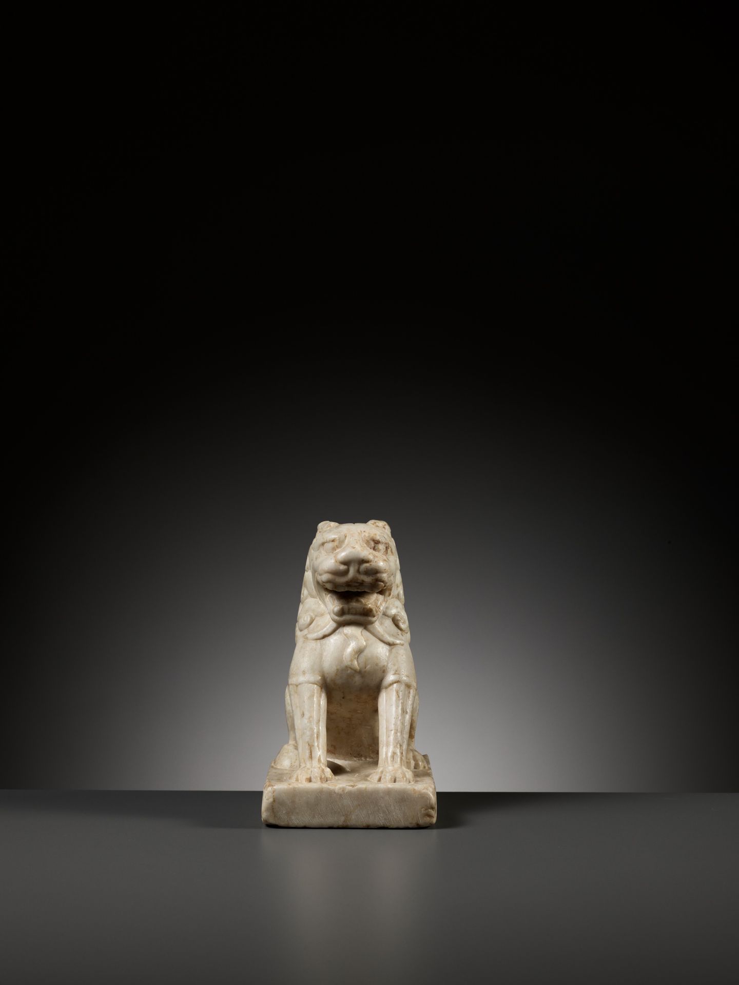 A SMALL WHITE MARBLE FIGURE OF A LION, TANG DYNASTY - Image 14 of 17