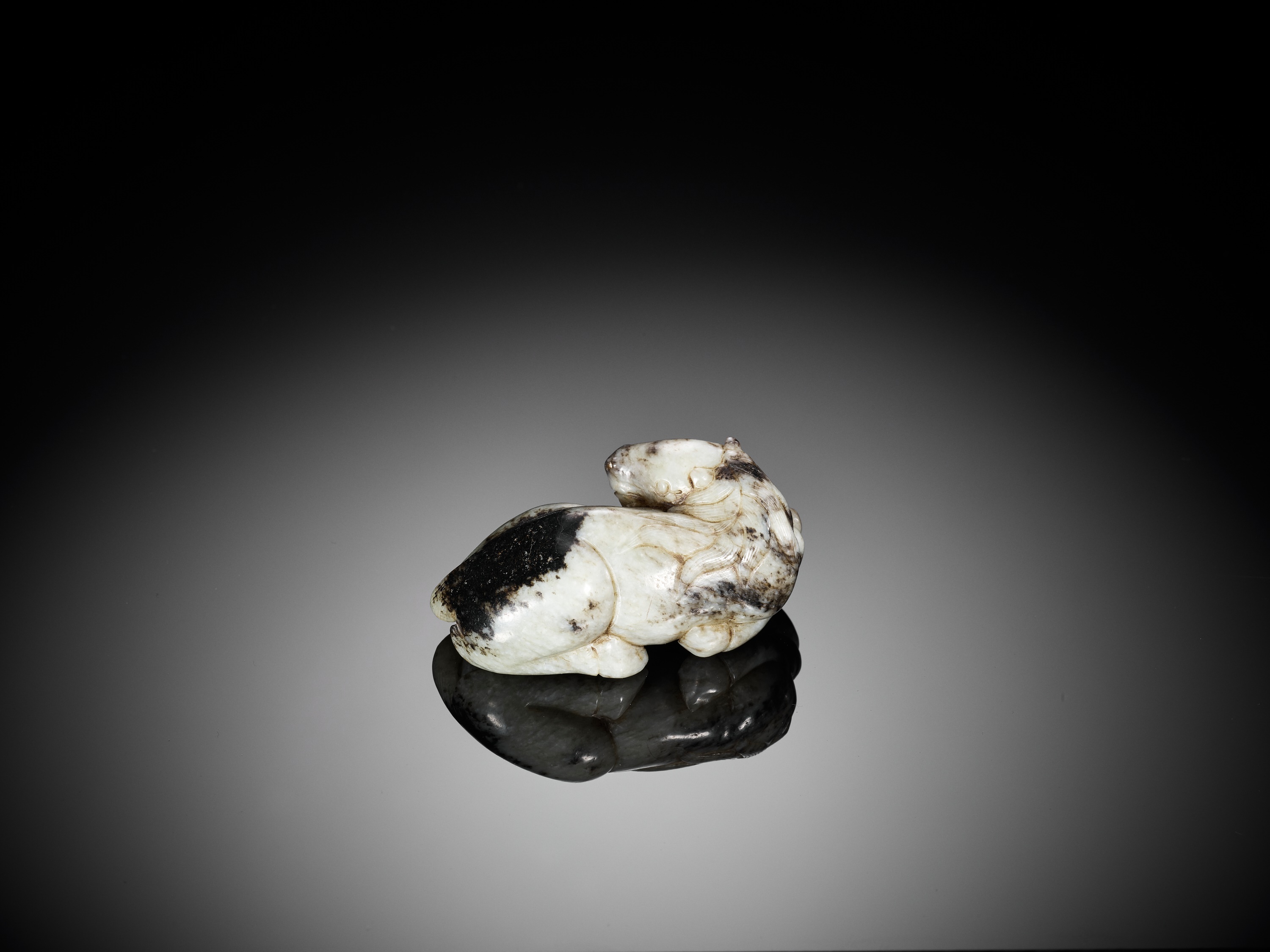 A GRAY AND BLACK NEPHRITE JADE FIGURE OF A HORSE, MING DYNASTY - Image 8 of 15