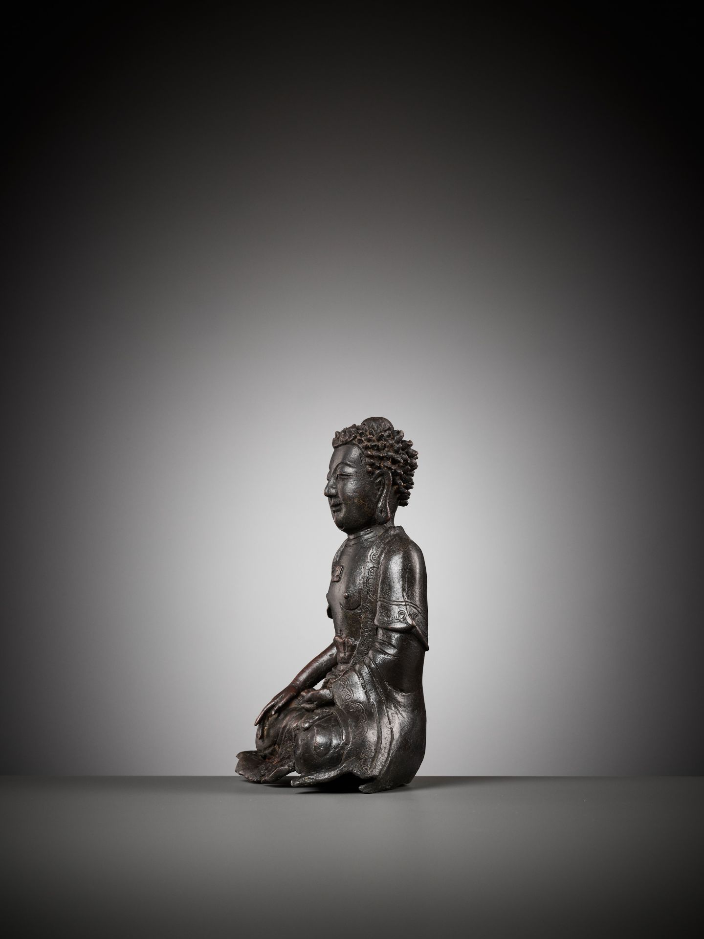 A RARE BRONZE FIGURE OF BUDDHA SHAKYAMUNI WITH WAN SYMBOL, EARLY MING DYNASTY - Image 5 of 10