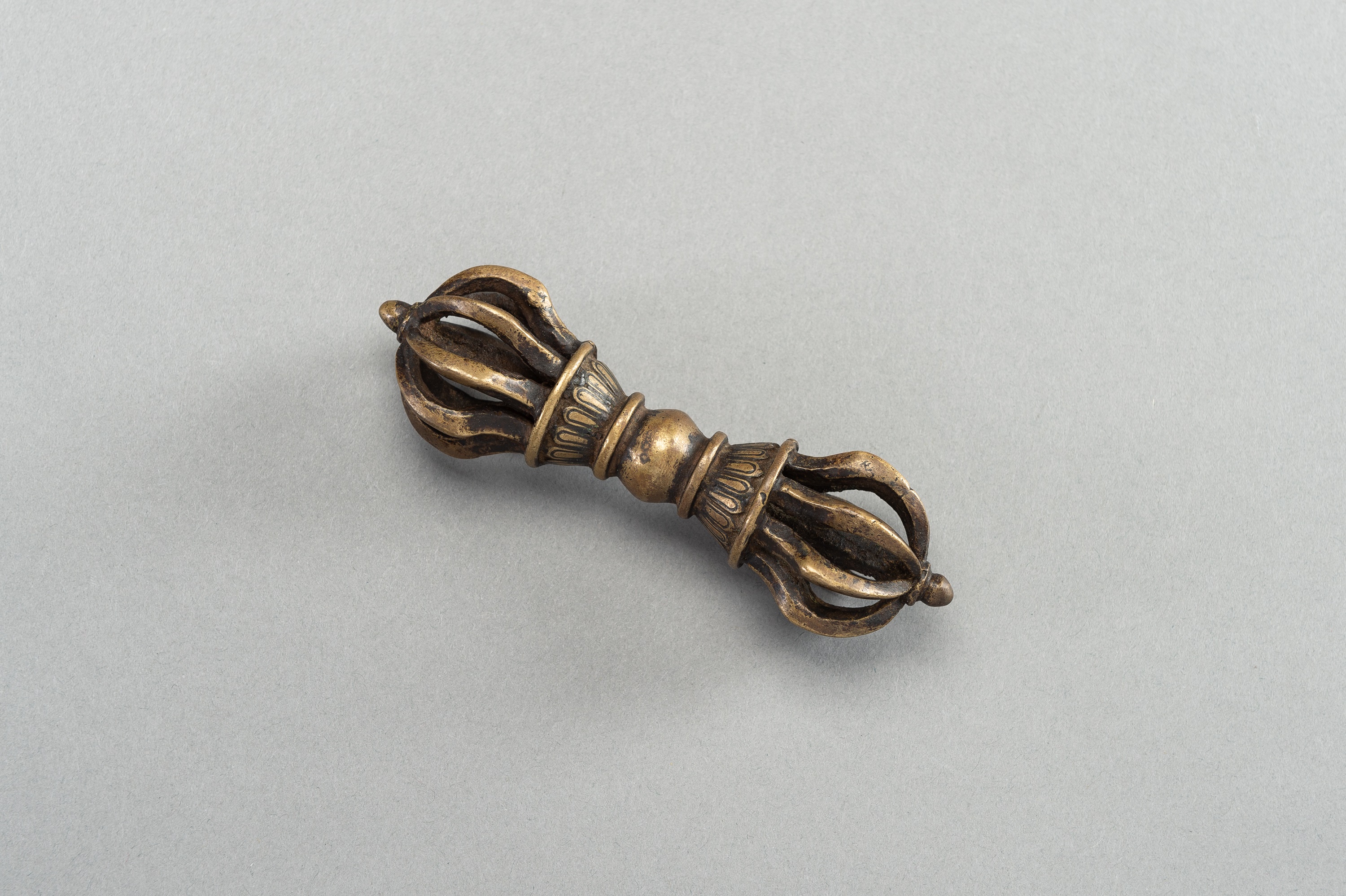 A BRONZE VAJRA - Image 3 of 6