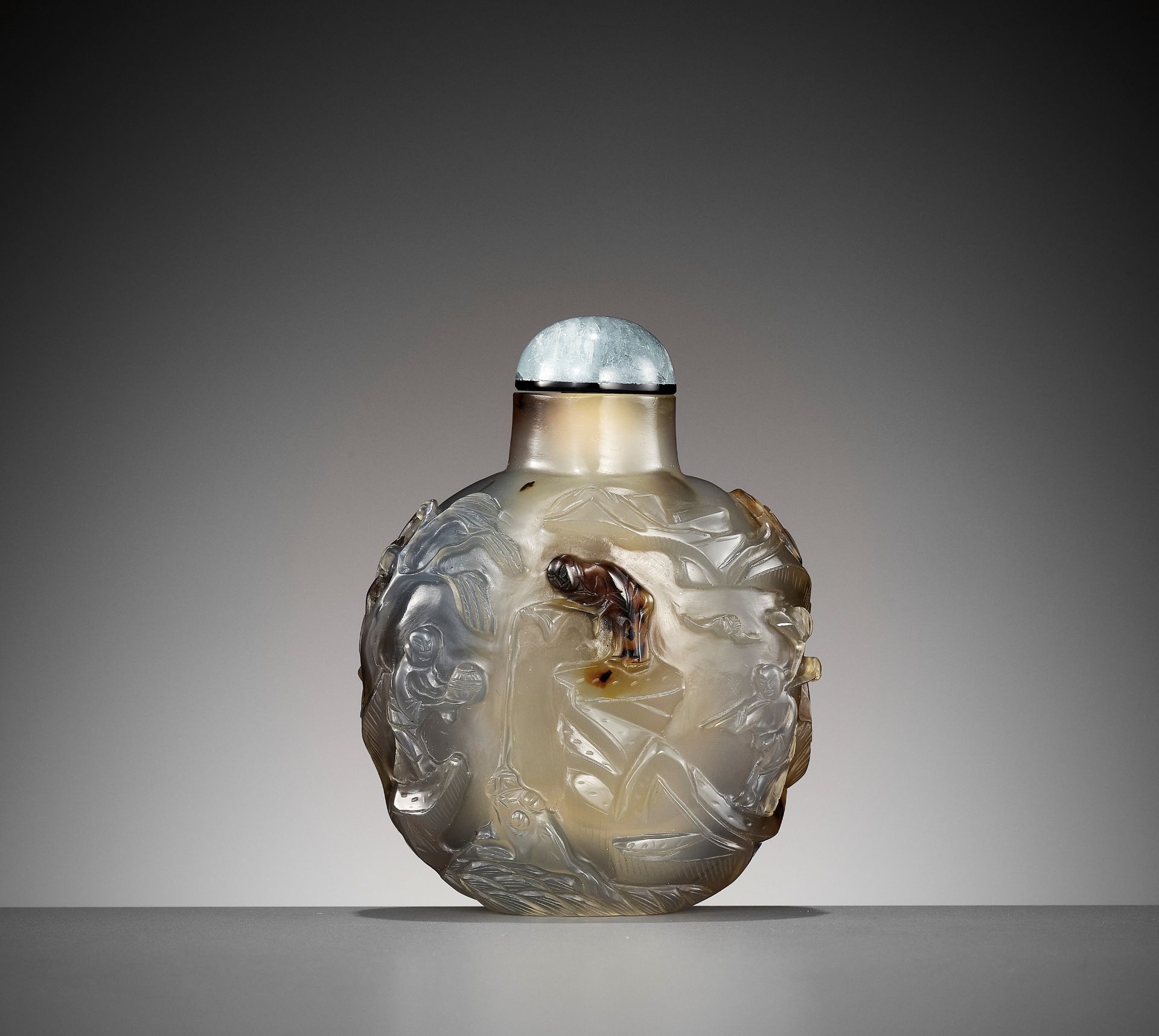 A SHADOW AGATE 'LIU HAI LURING THE GOLDEN TOAD' SNUFF BOTTLE, 19TH CENTURY - Image 2 of 8