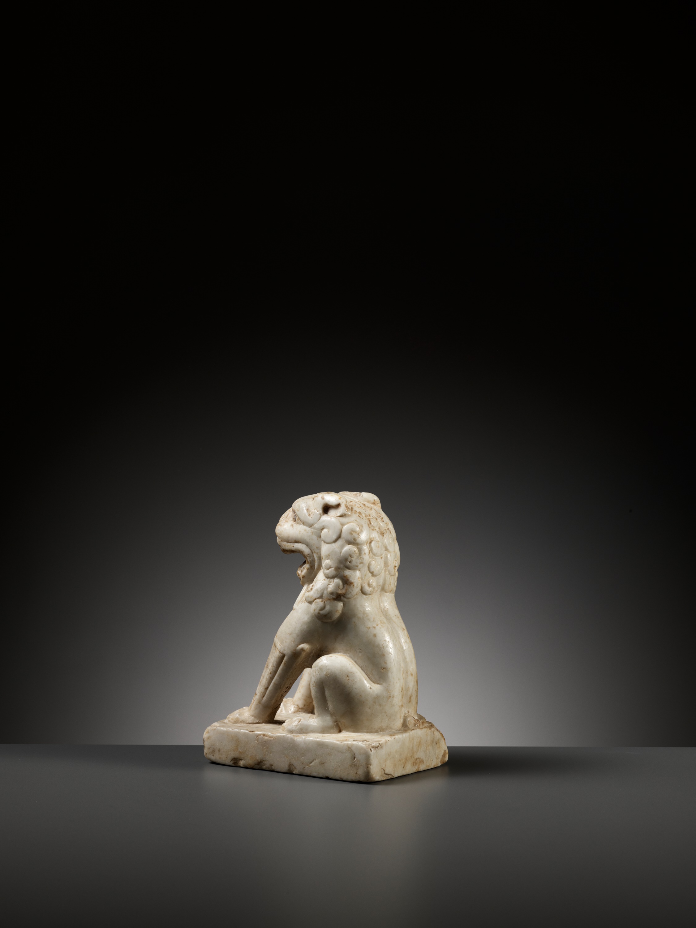 A SMALL WHITE MARBLE FIGURE OF A LION, TANG DYNASTY - Image 6 of 17