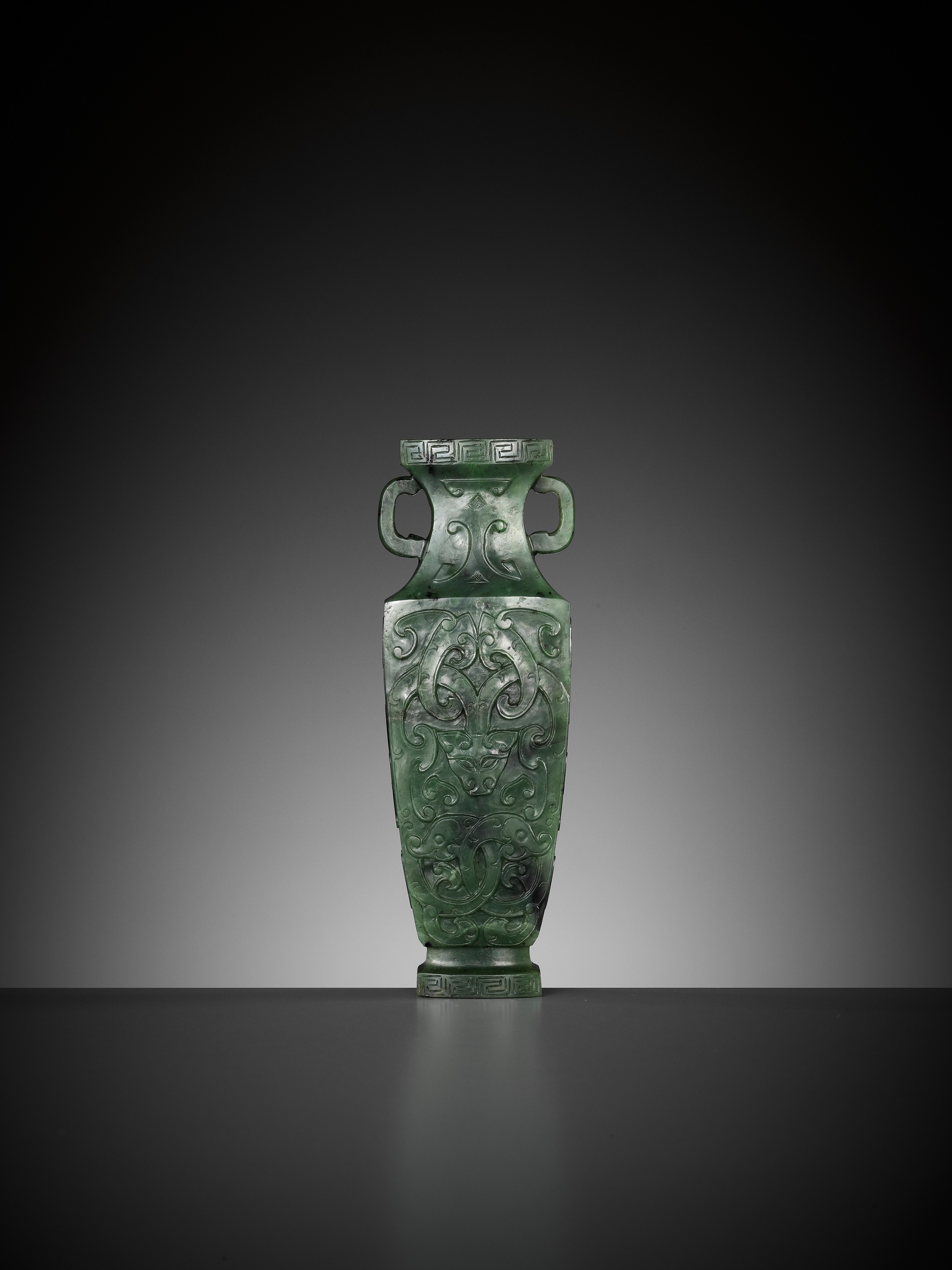 A SPINACH GREEN JADE MINIATURE 'ARCHAISTIC' VASE, 18TH-19TH CENTURY - Image 2 of 19