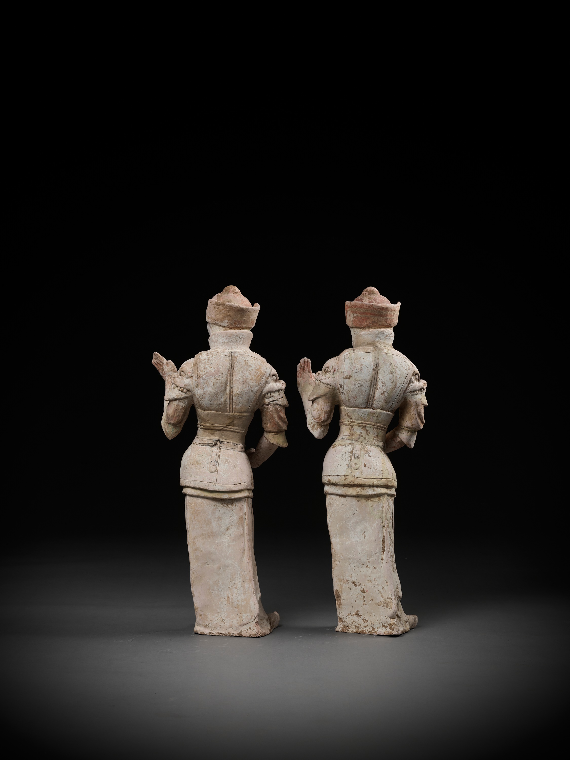 A PAIR OF LARGE POTTERY GUARDIAN FIGURES, WUSHIYONG, TANG DYNASTY - Image 11 of 12