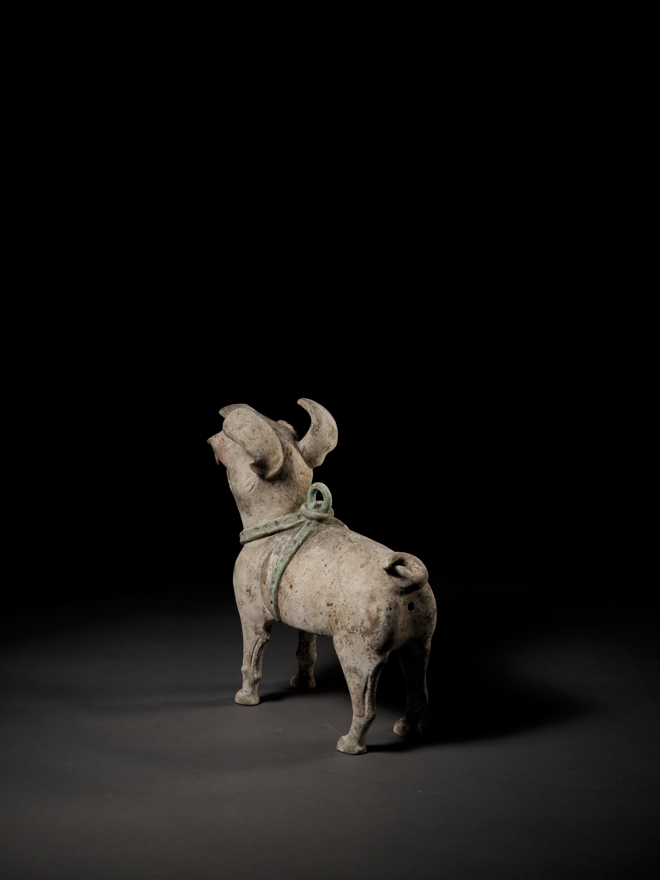 A MASSIVE PAINTED POTTERY FIGURE OF A GUARDIAN DOG, LATE EASTERN HAN TO SIX DYNASTIES - Image 13 of 16