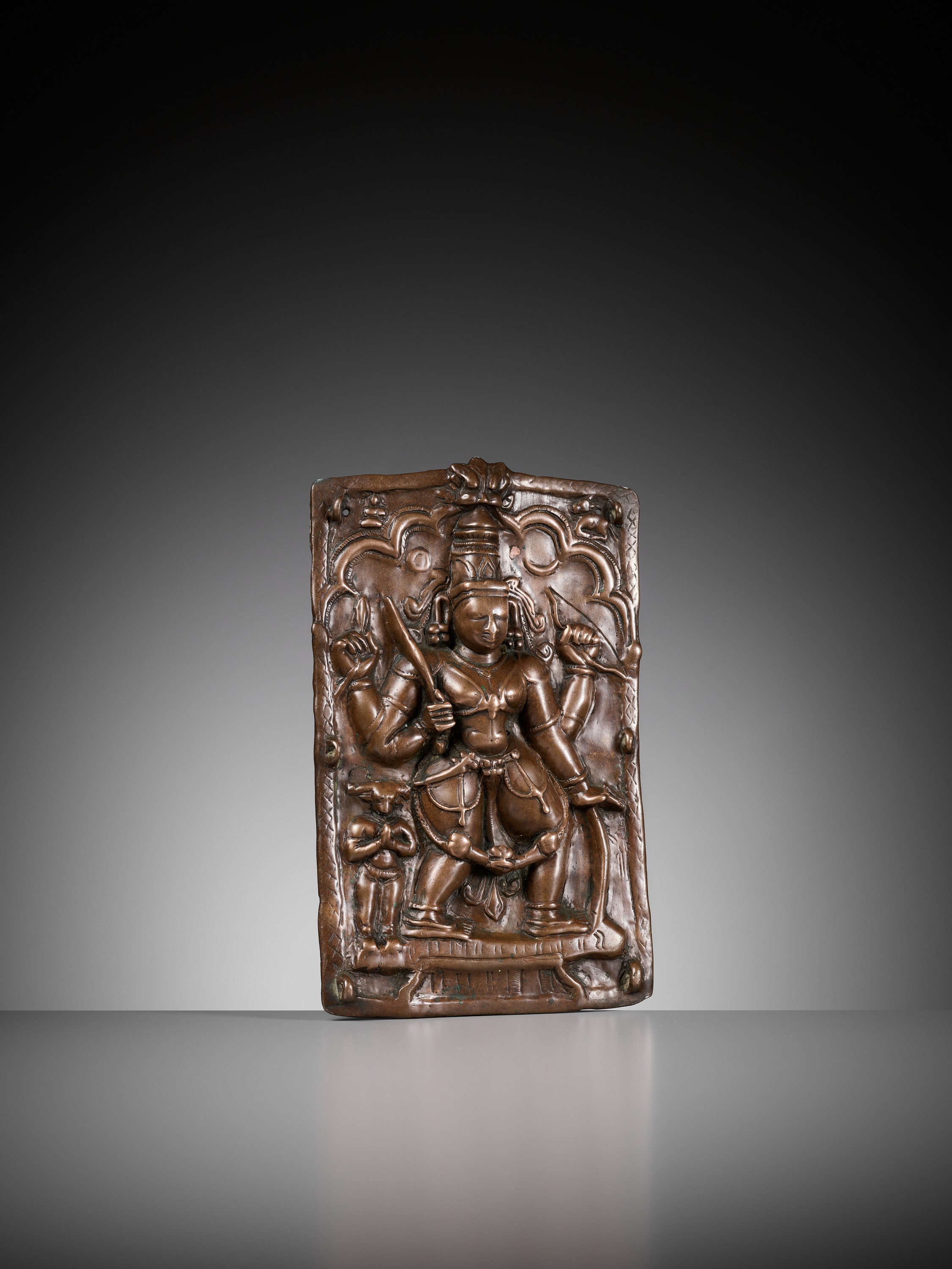 A CEREMONIAL COPPER SHIELD DEPICTING VIRABHADRA, 17TH-18TH CENTURY - Image 6 of 9