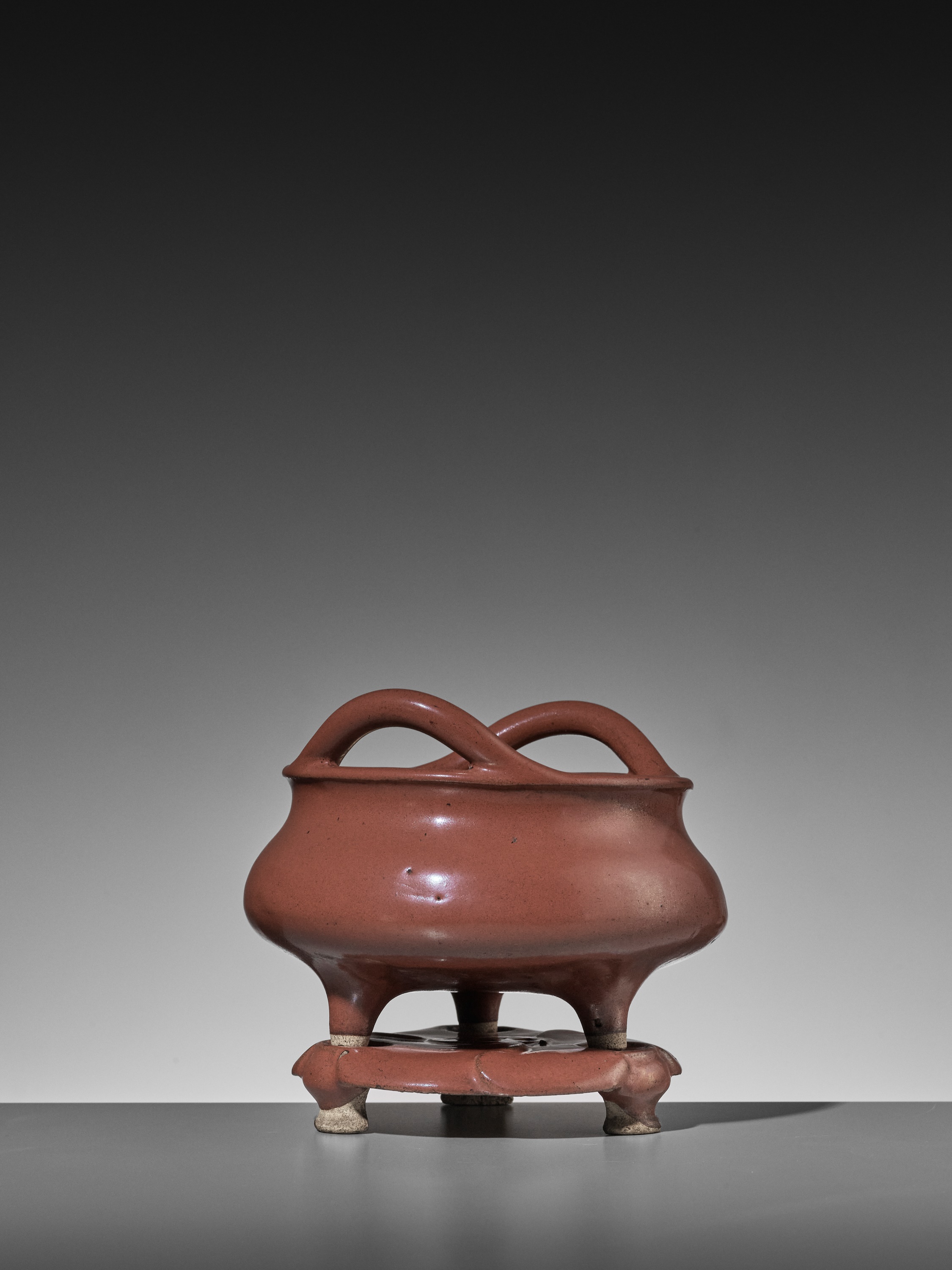 A RARE IRON-RUST GLAZED TRIPOD CENSER WITH MATCHING STAND, MID-QING - Image 10 of 12