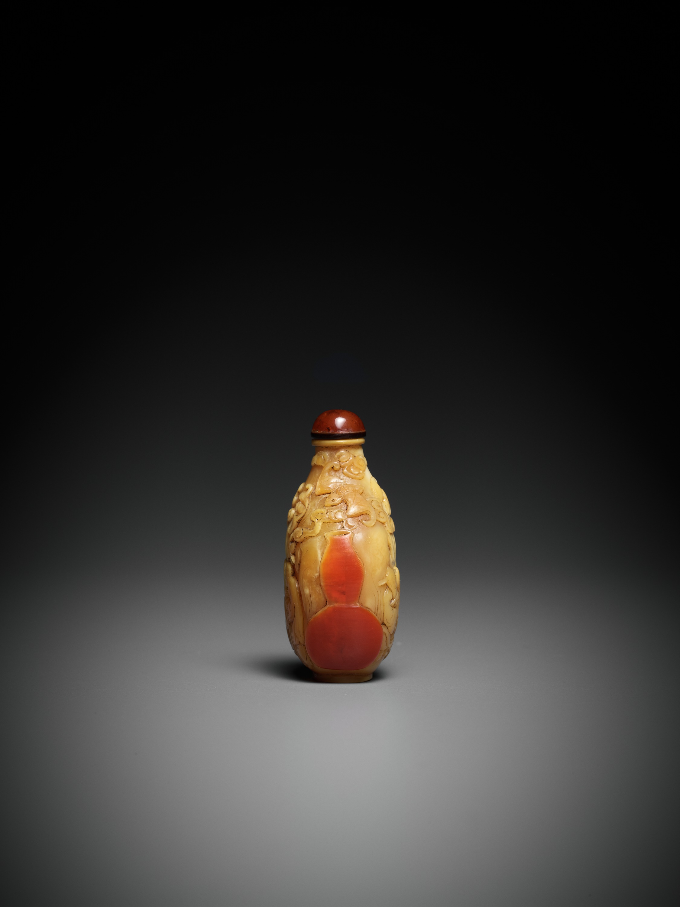 A RARE HORNBILL 'SANXING' SNUFF BOTTLE, EARLY 19TH CENTURY - Image 3 of 11