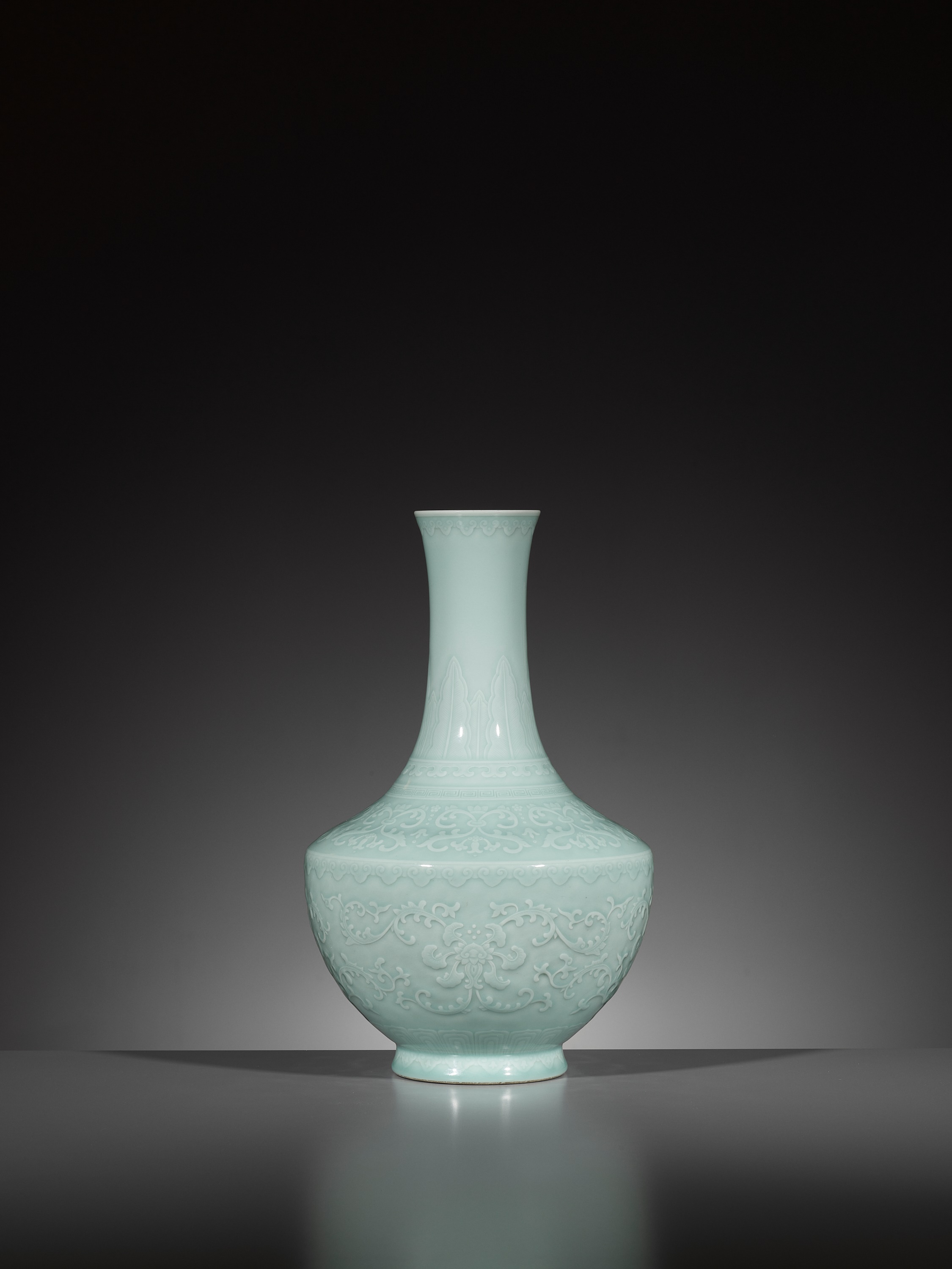 A CARVED CELADON-GLAZED 'LOTUS' VASE, QIANLONG MARK AND PERIOD - Image 14 of 22