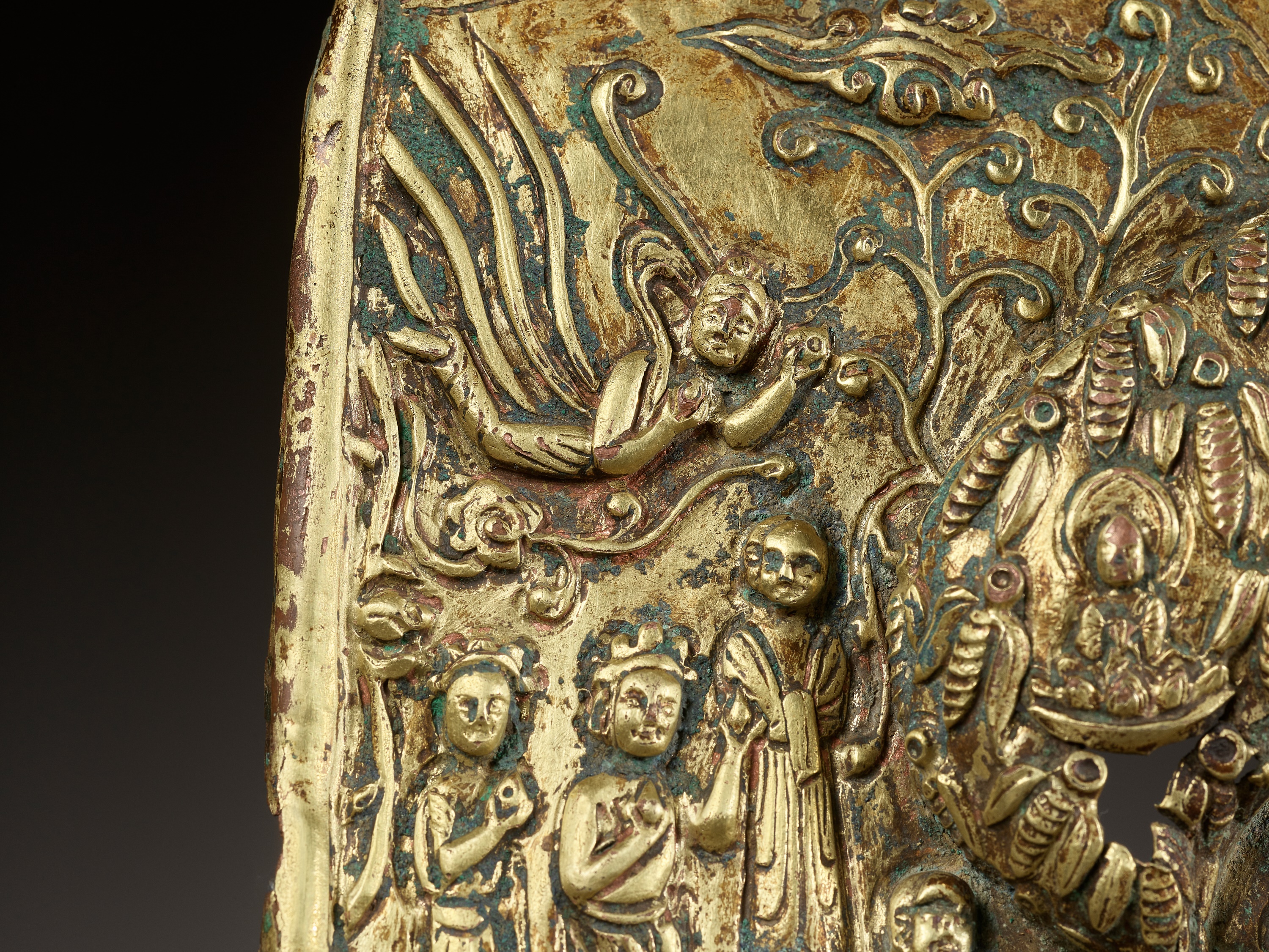 A LARGE AND IMPORTANT BUDDHIST VOTIVE PLAQUE, GILT COPPER REPOUSSE, EARLY TANG DYNASTY - Image 14 of 21