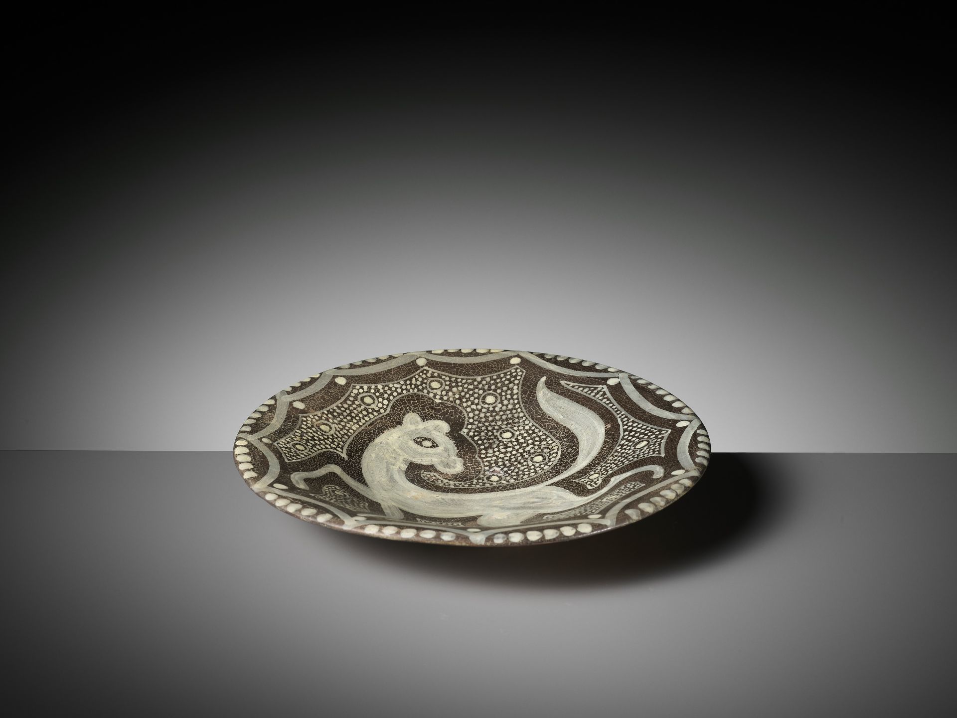 A RARE AND IMPRESSIVE SLIP-DECORATED 'LEOPARD' POTTERY BOWL - Image 3 of 10