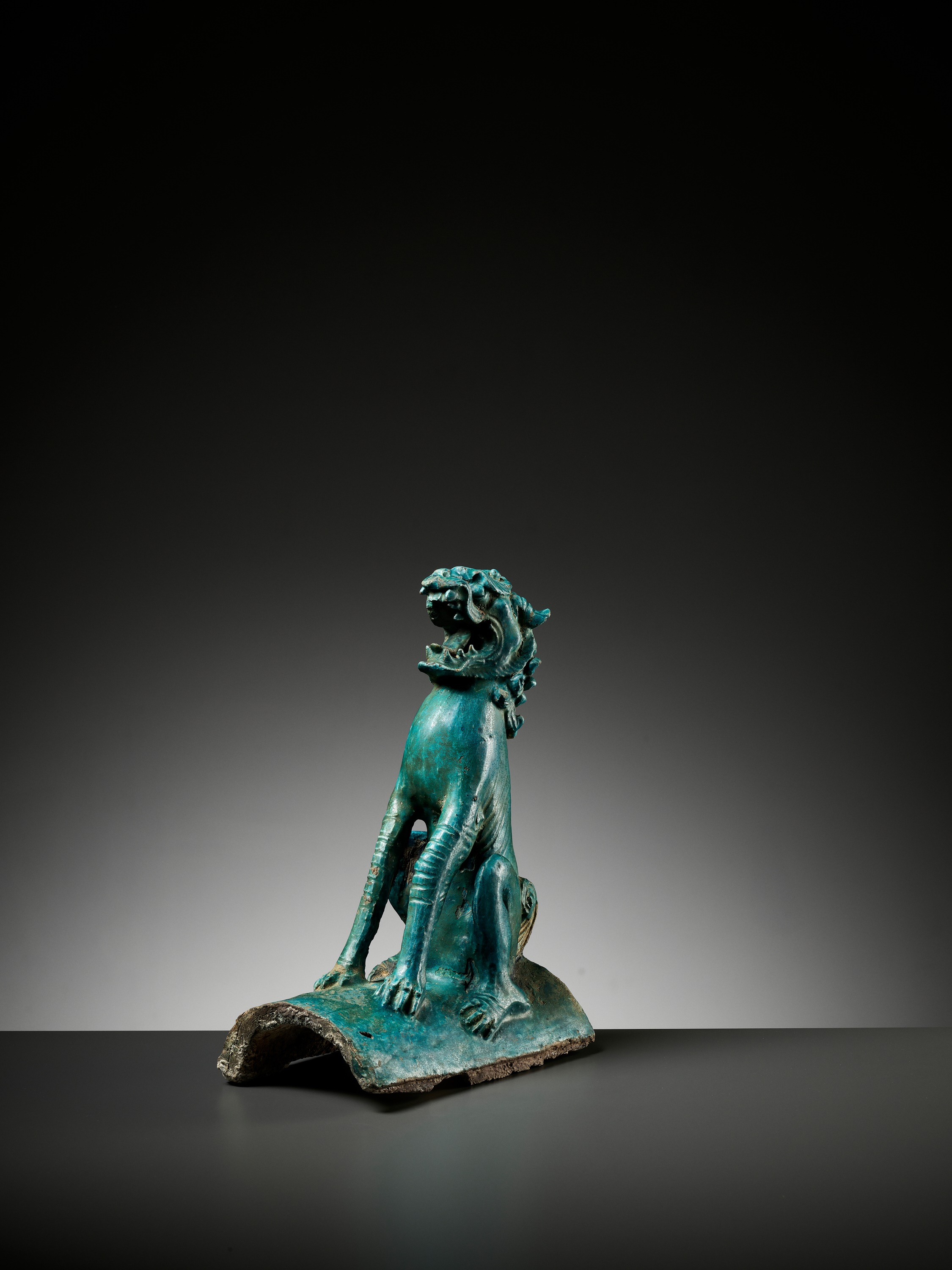 A TURQUOISE-GLAZED 'LION' ROOF TILE, MING DYNASTY - Image 12 of 13