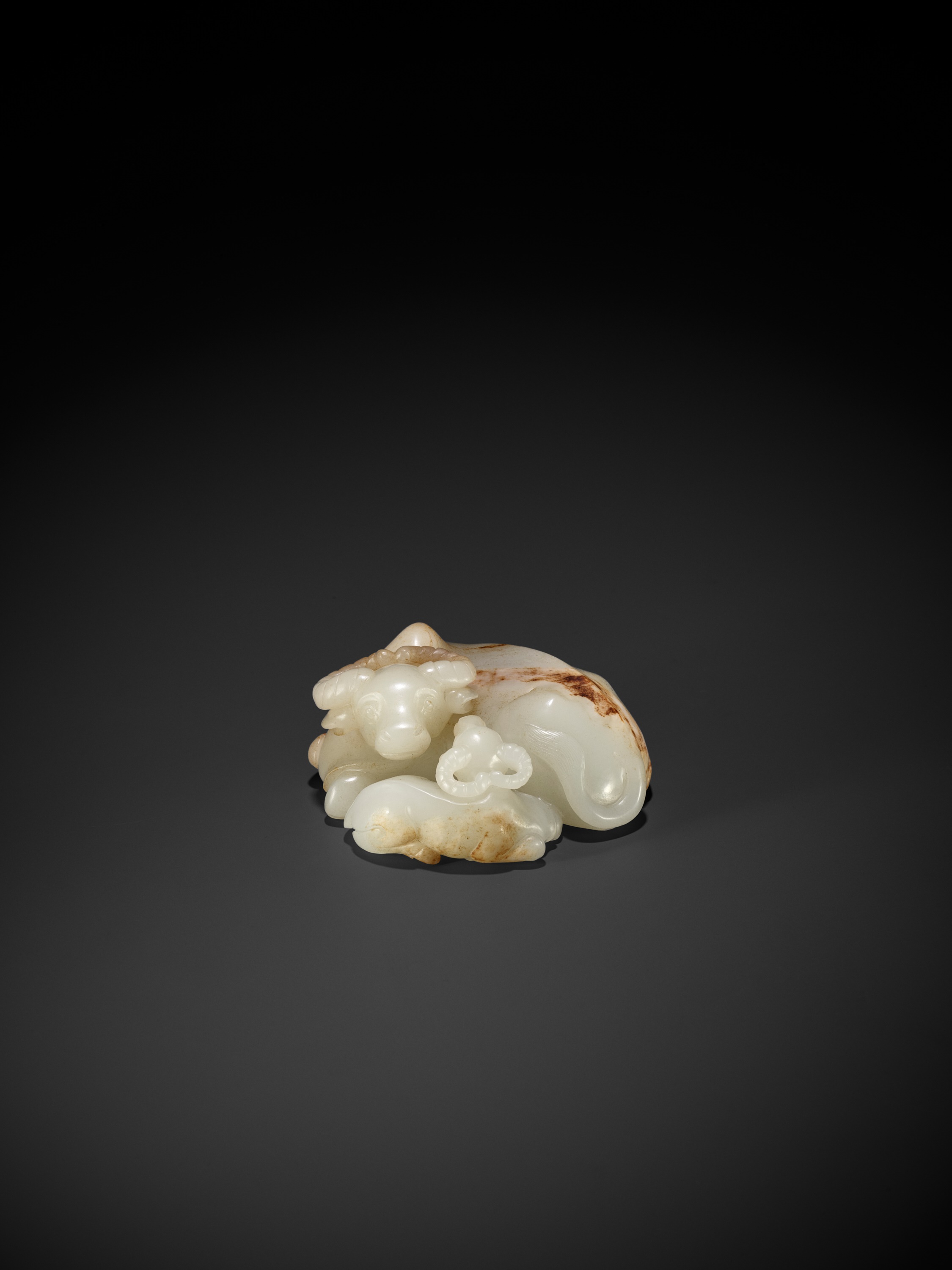 A WHITE AND RUSSET JADE GROUP OF A WATER BUFFALO AND A CALF, 18TH - 19TH CENTURY - Image 2 of 10