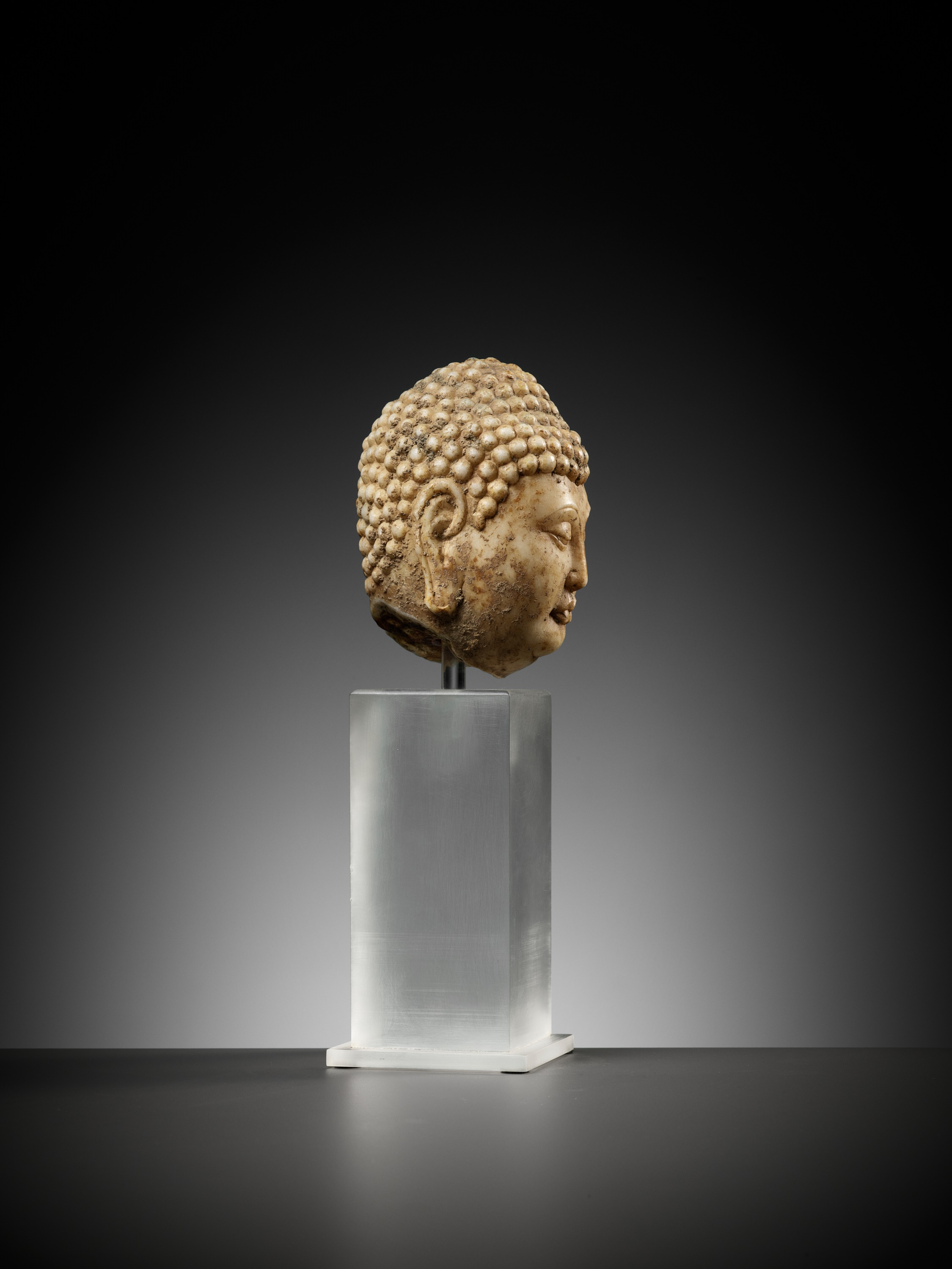 A MARBLE HEAD OF BUDDHA, TANG DYNASTY - Image 14 of 17