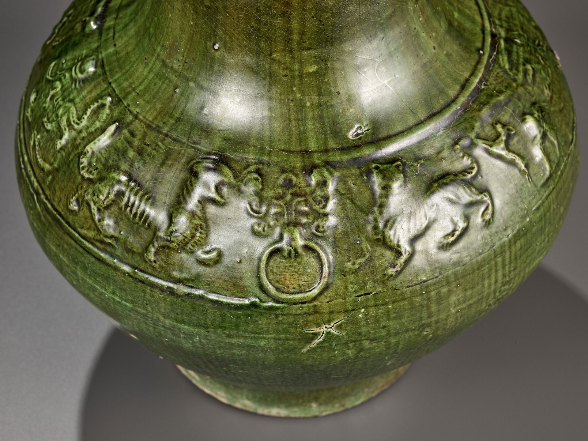 AN EMERLAD-GREEN GLAZED 'HUNTING SCENE' POTTERY VASE, HAN DYNASTY - Image 3 of 15