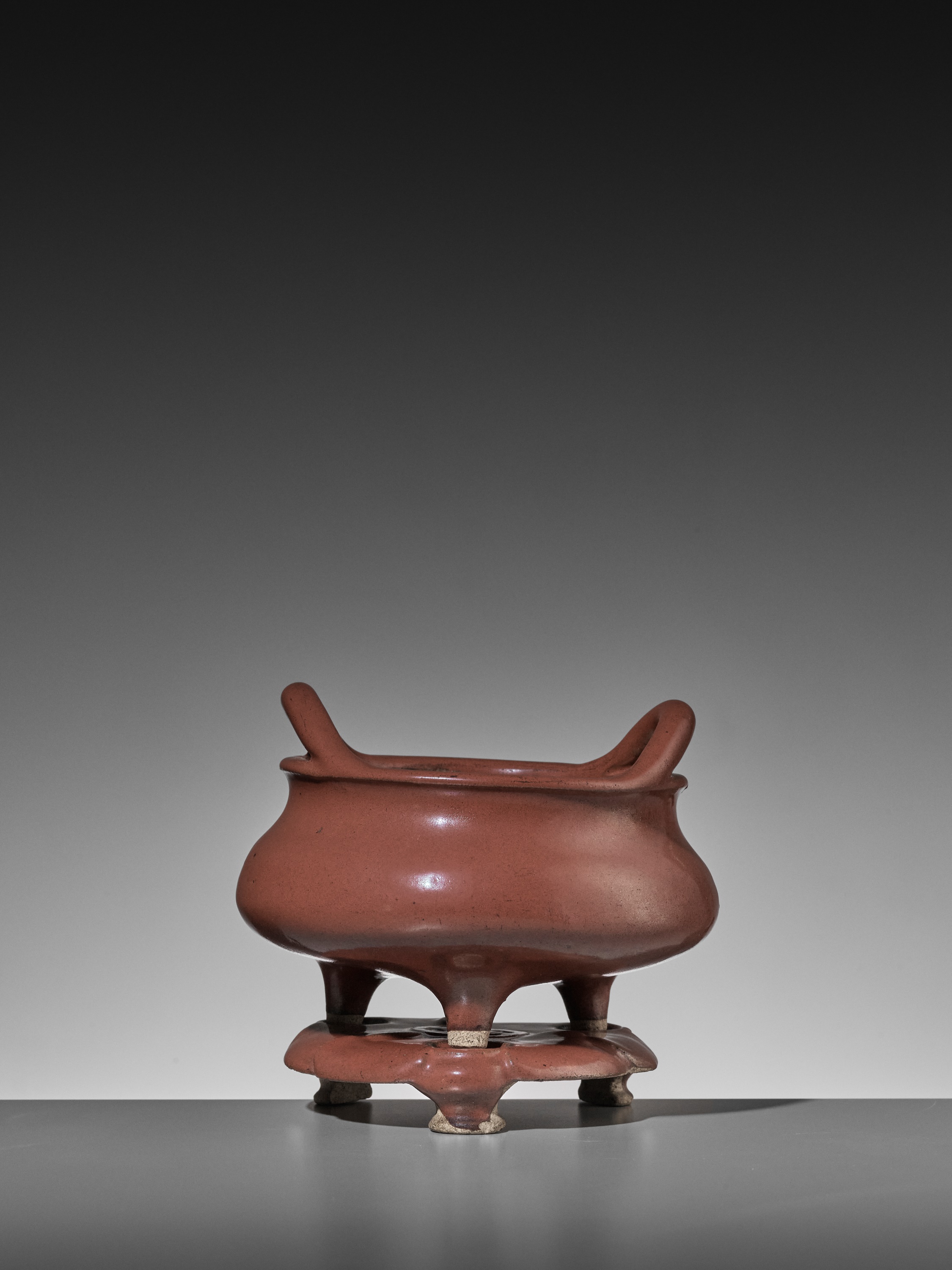 A RARE IRON-RUST GLAZED TRIPOD CENSER WITH MATCHING STAND, MID-QING - Image 5 of 12
