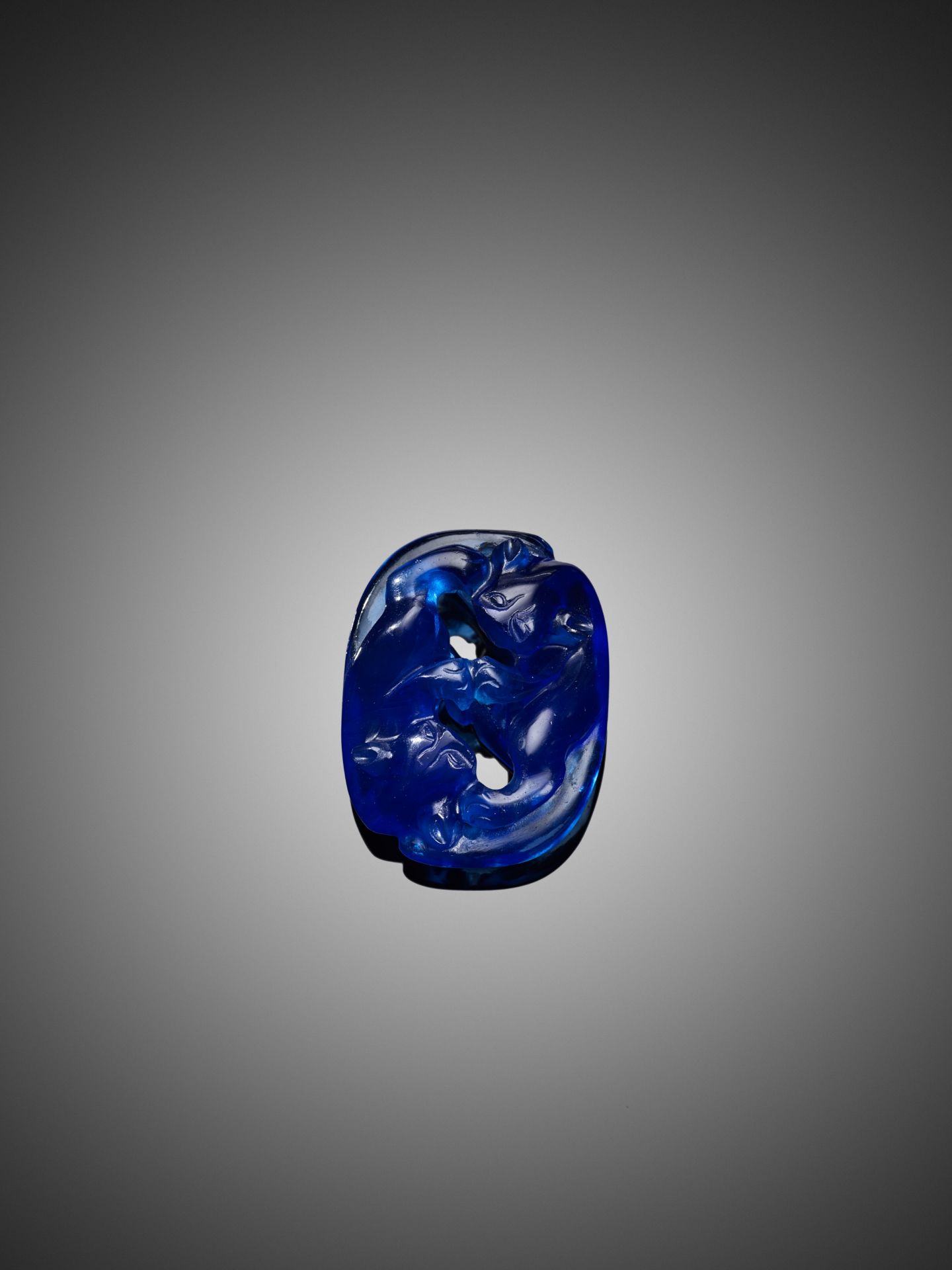 A BLUE PEKING GLASS 'BADGERS' PENDANT, QING DYNASTY - Image 2 of 5