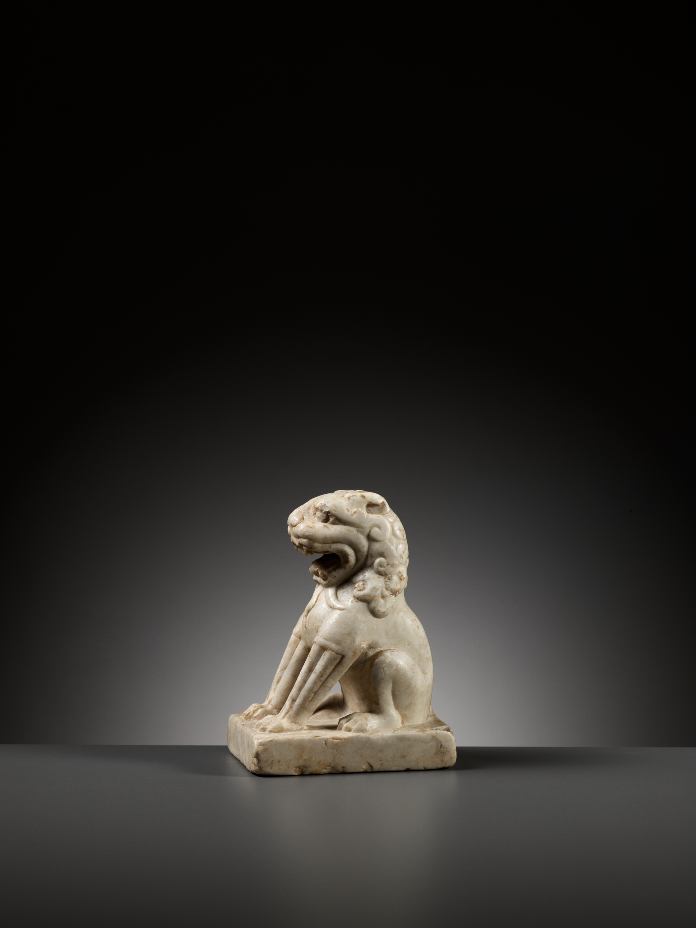 A SMALL WHITE MARBLE FIGURE OF A LION, TANG DYNASTY - Image 3 of 17
