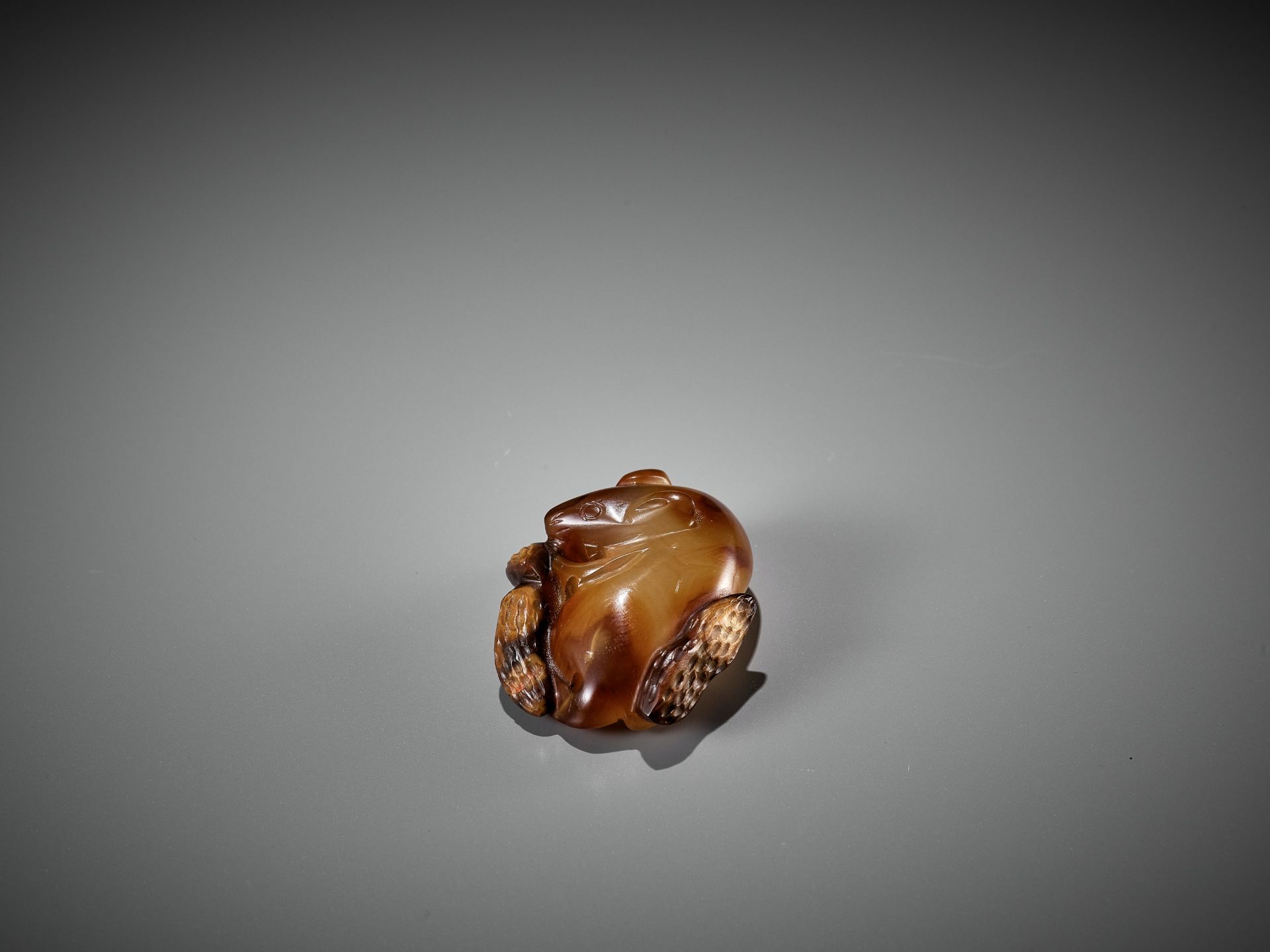 AN AGATE PENDANT OF A SQUIRREL WITH PEANUTS, 18TH-19TH CENTURY - Bild 9 aus 14