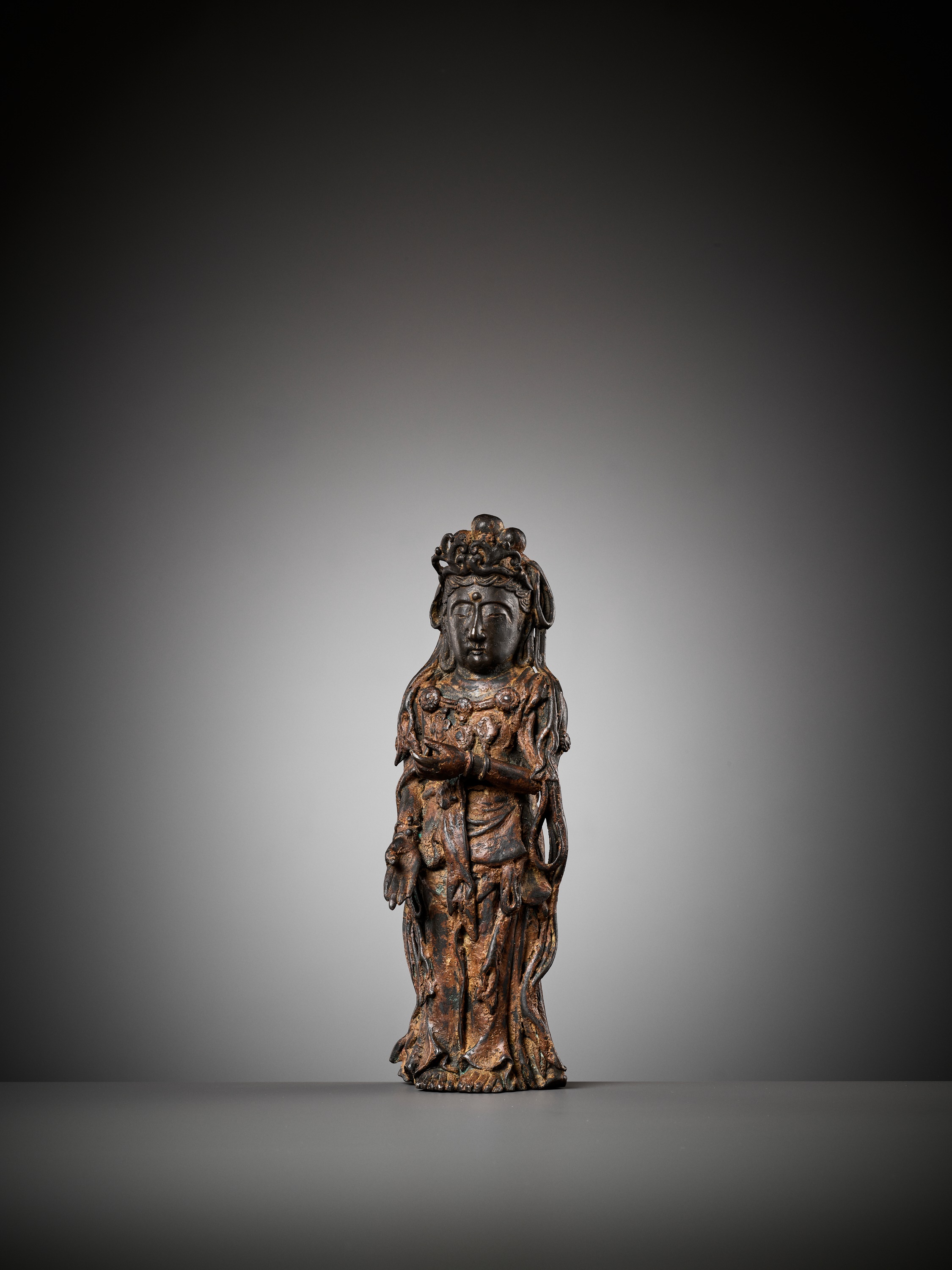 AN EXCEEDINGLY RARE BRONZE FIGURE OF GUANYIN, DALI KINGDOM, 12TH - MID-13TH CENTURY - Image 15 of 20