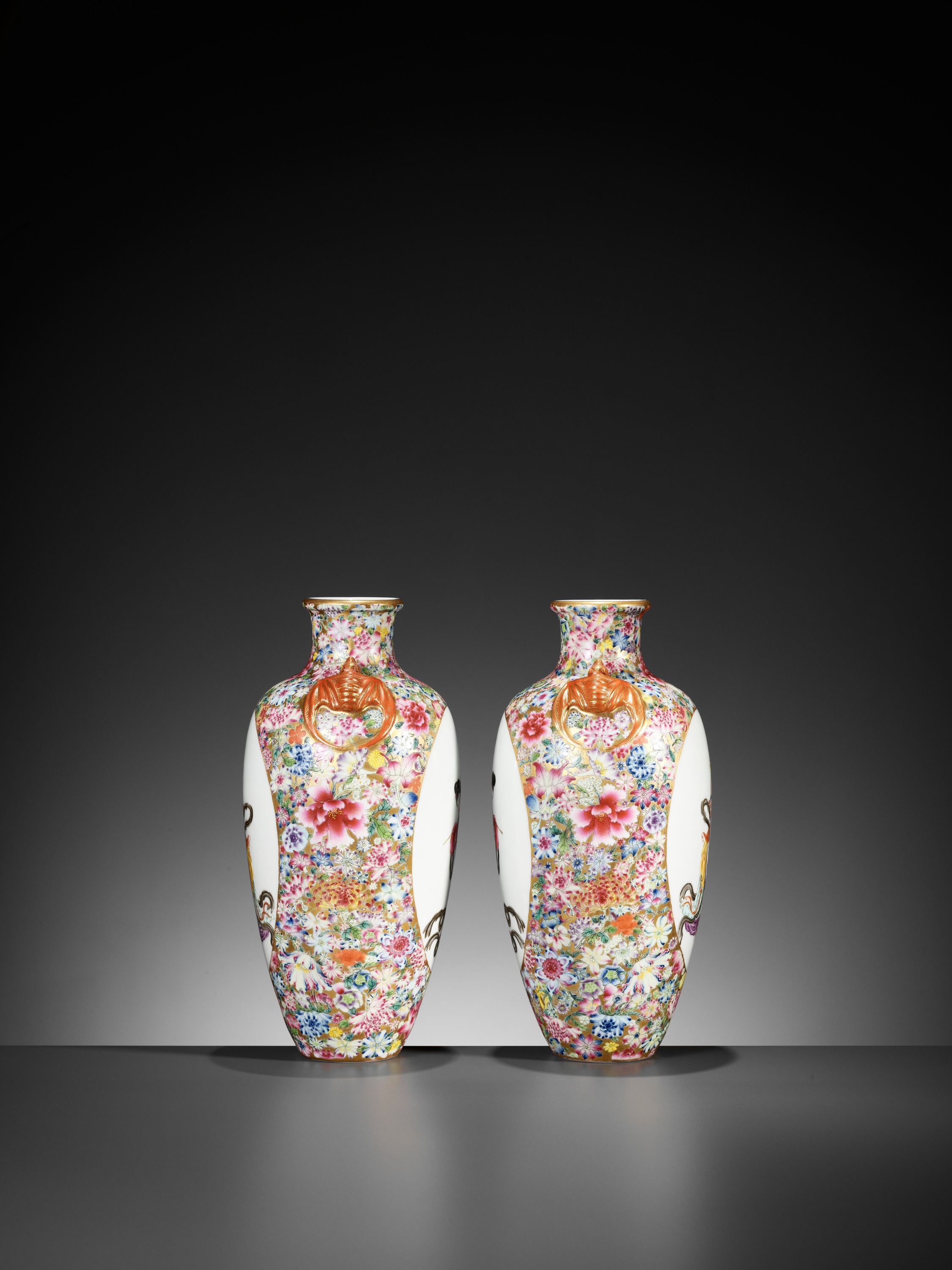 A PAIR OF FAMILLE ROSE 'MILLEFLEUR' VASES, LATE QING TO REPUBLIC - Image 3 of 13