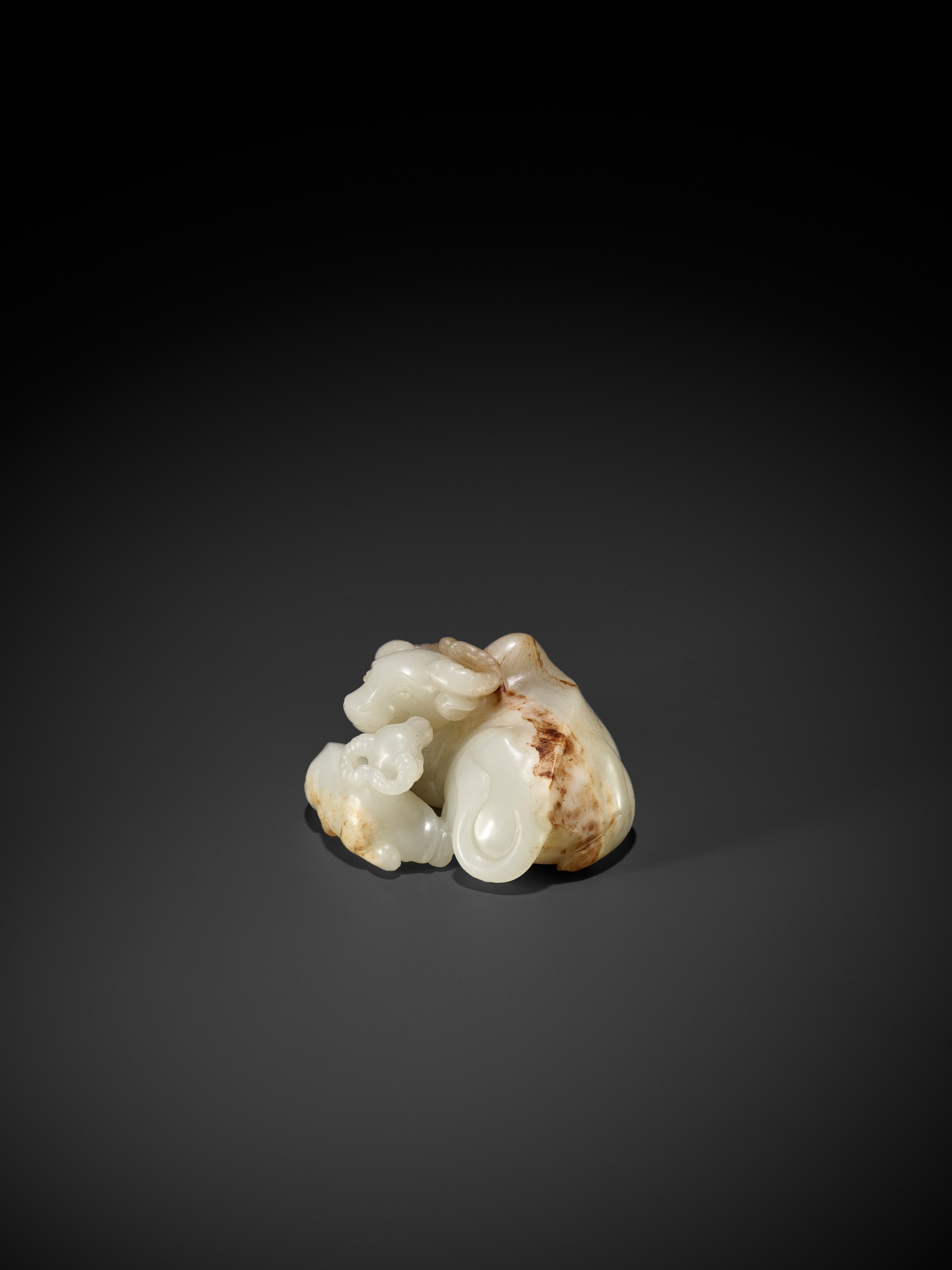 A WHITE AND RUSSET JADE GROUP OF A WATER BUFFALO AND A CALF, 18TH - 19TH CENTURY - Image 7 of 10