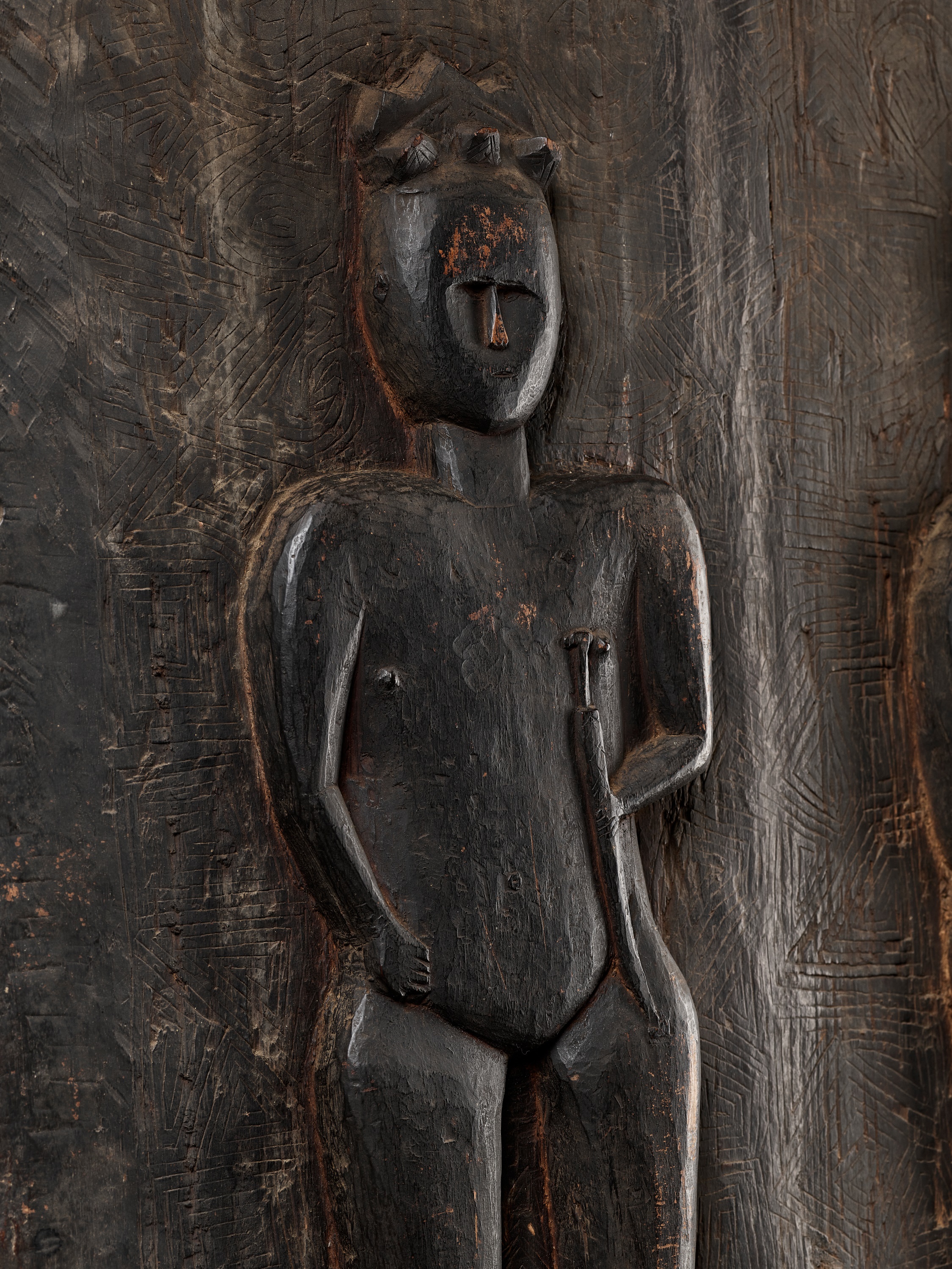 A RARE AND LARGE CARVED HARDWOOD 'MALE AND FEMALE' DOOR, ODA MATAN - Image 2 of 9