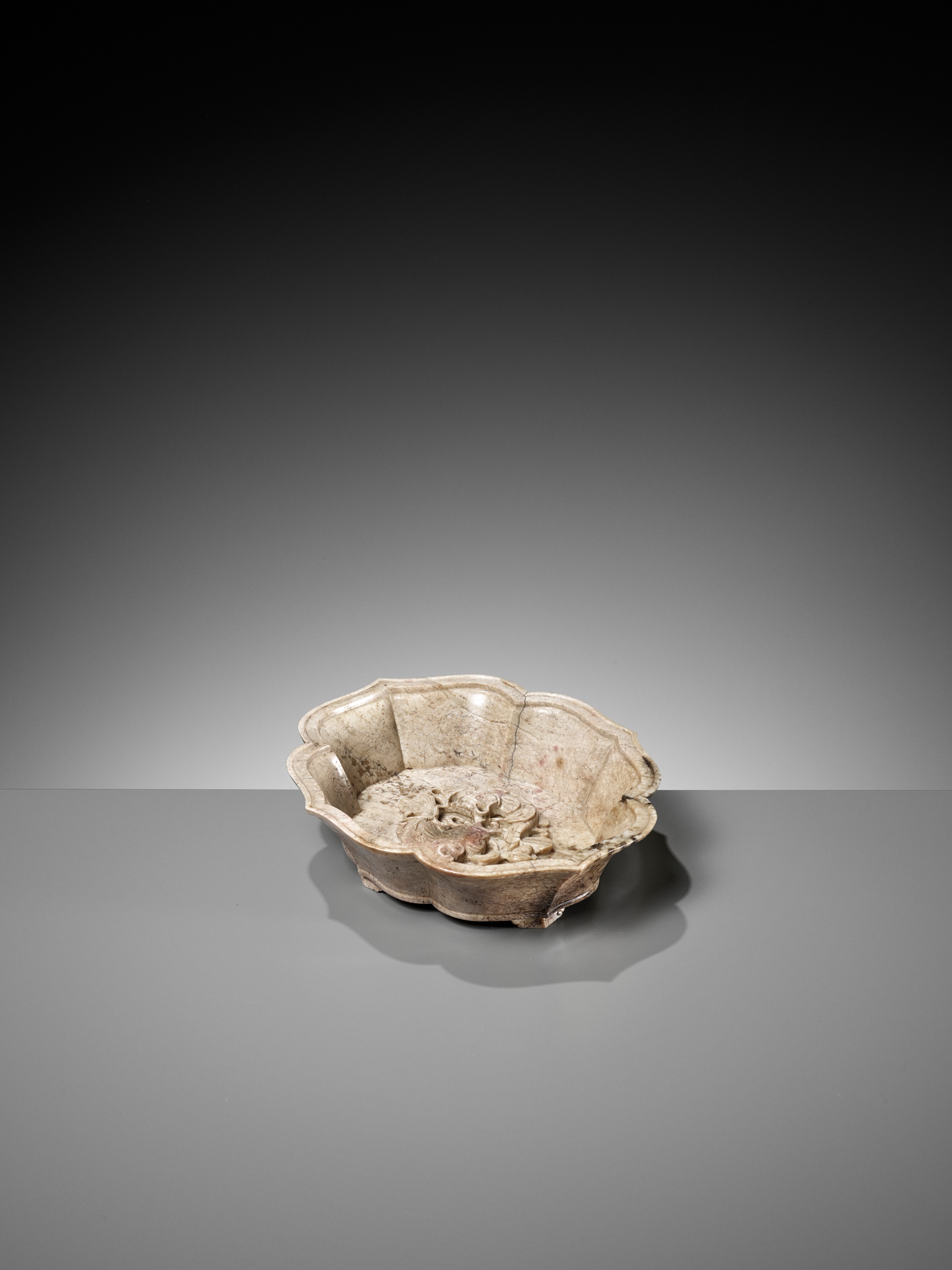 A CHICKEN BONE JADE 'DOUBLE FISH' MARRIAGE BOWL, 17TH-18TH CENTURY - Image 12 of 16