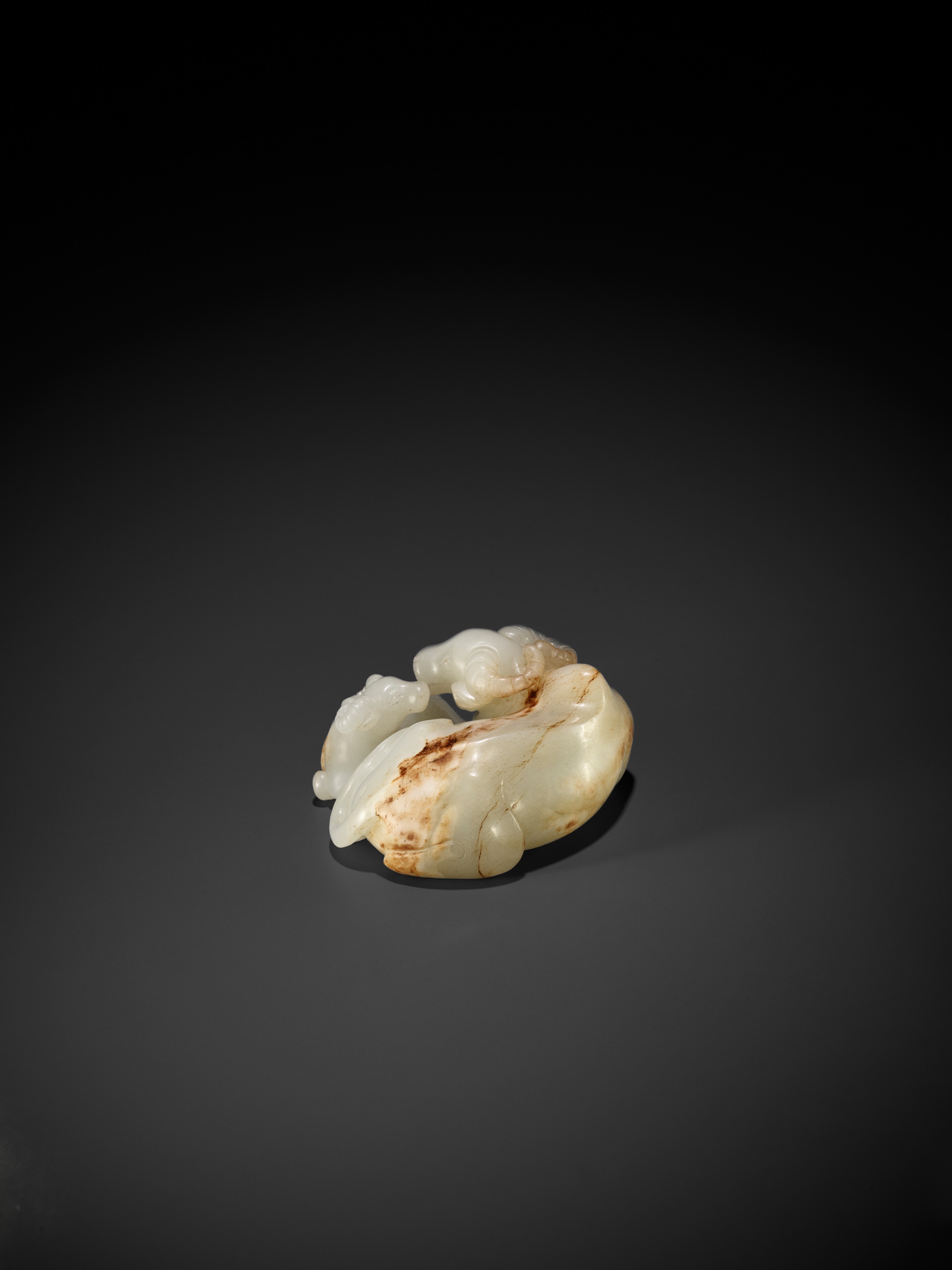 A WHITE AND RUSSET JADE GROUP OF A WATER BUFFALO AND A CALF, 18TH - 19TH CENTURY - Image 8 of 10