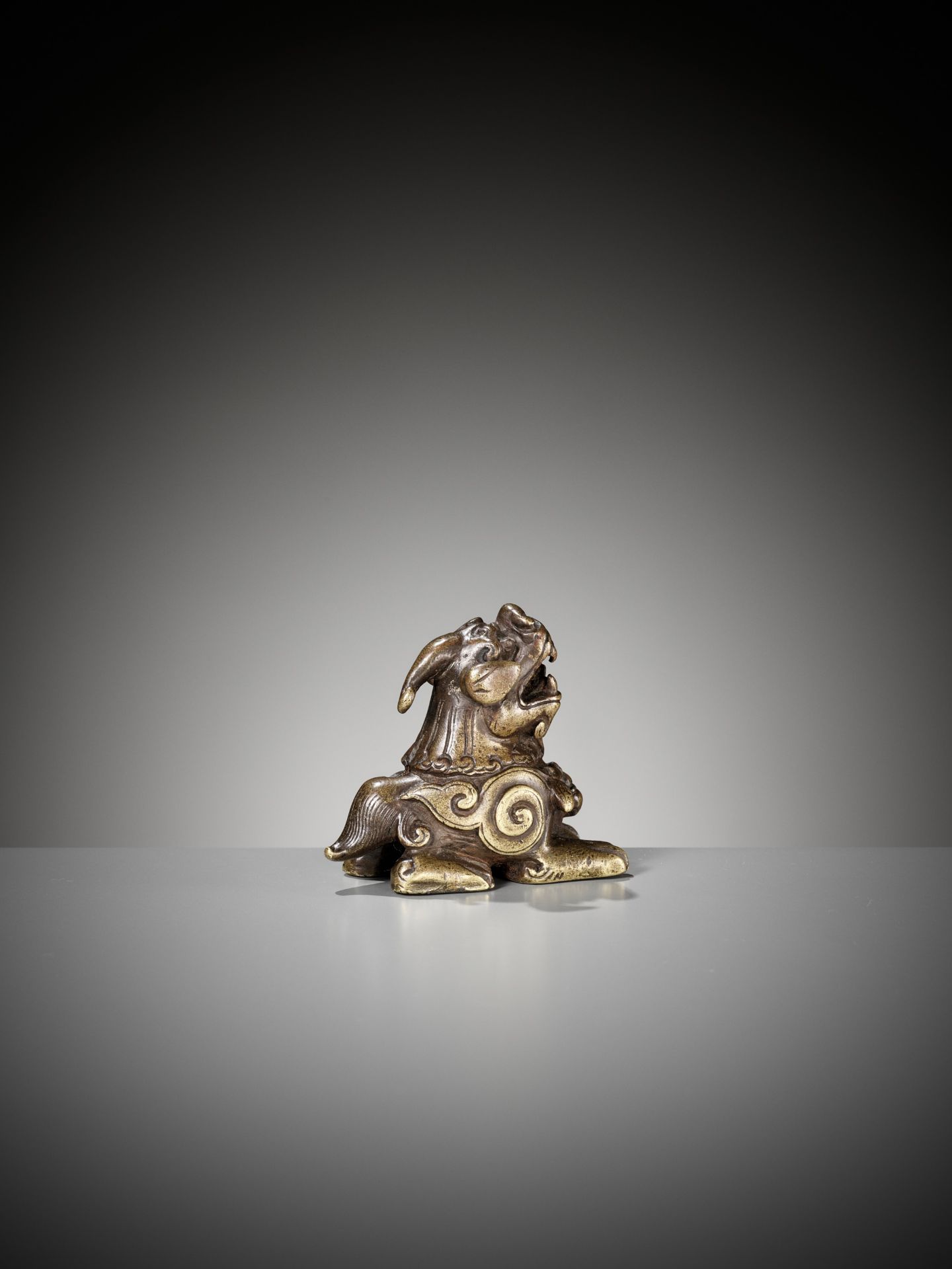 A BRONZE 'LUDUAN' WEIGHT, 17TH CENTURY - Bild 9 aus 13