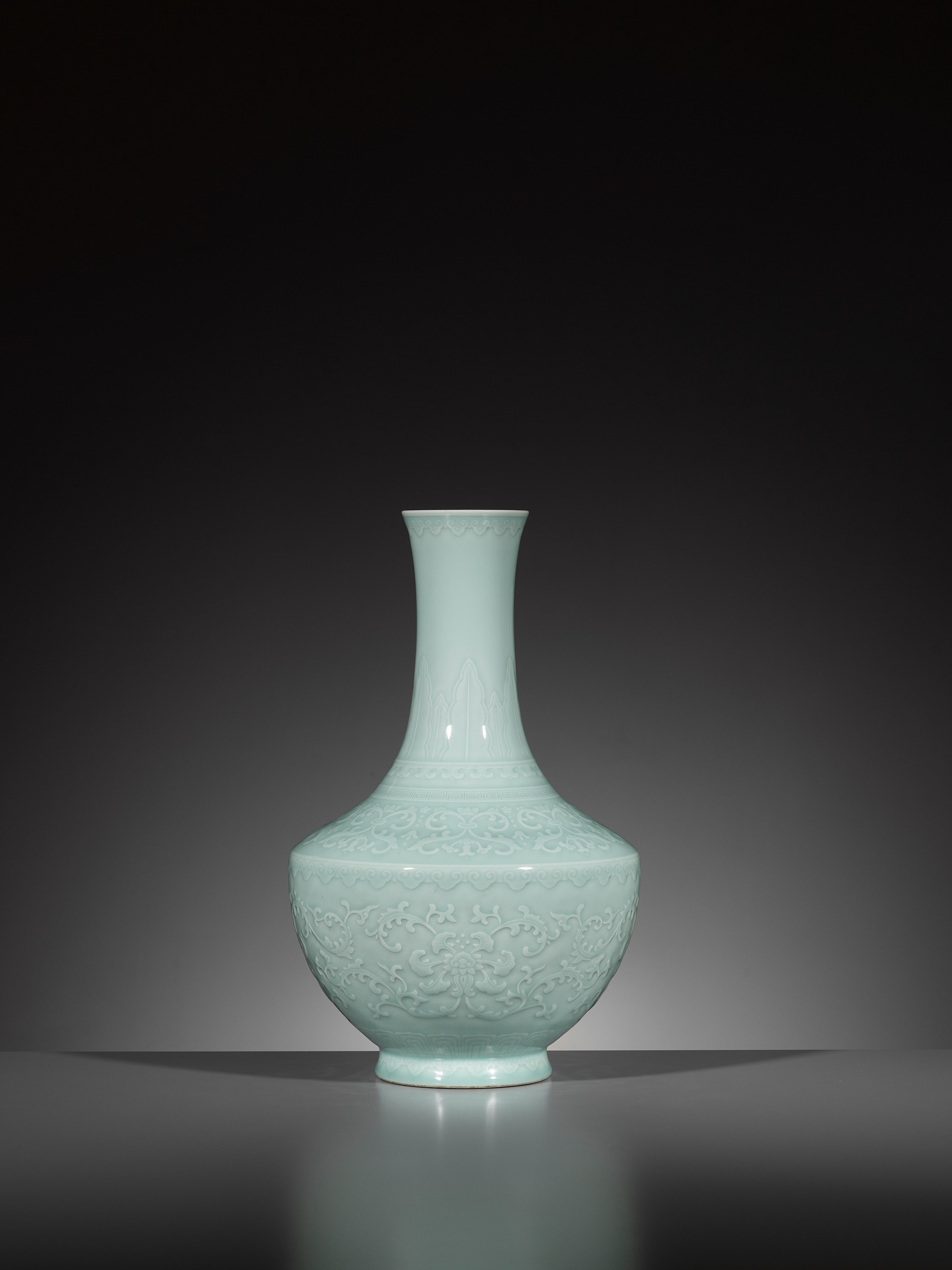 A CARVED CELADON-GLAZED 'LOTUS' VASE, QIANLONG MARK AND PERIOD - Image 15 of 22