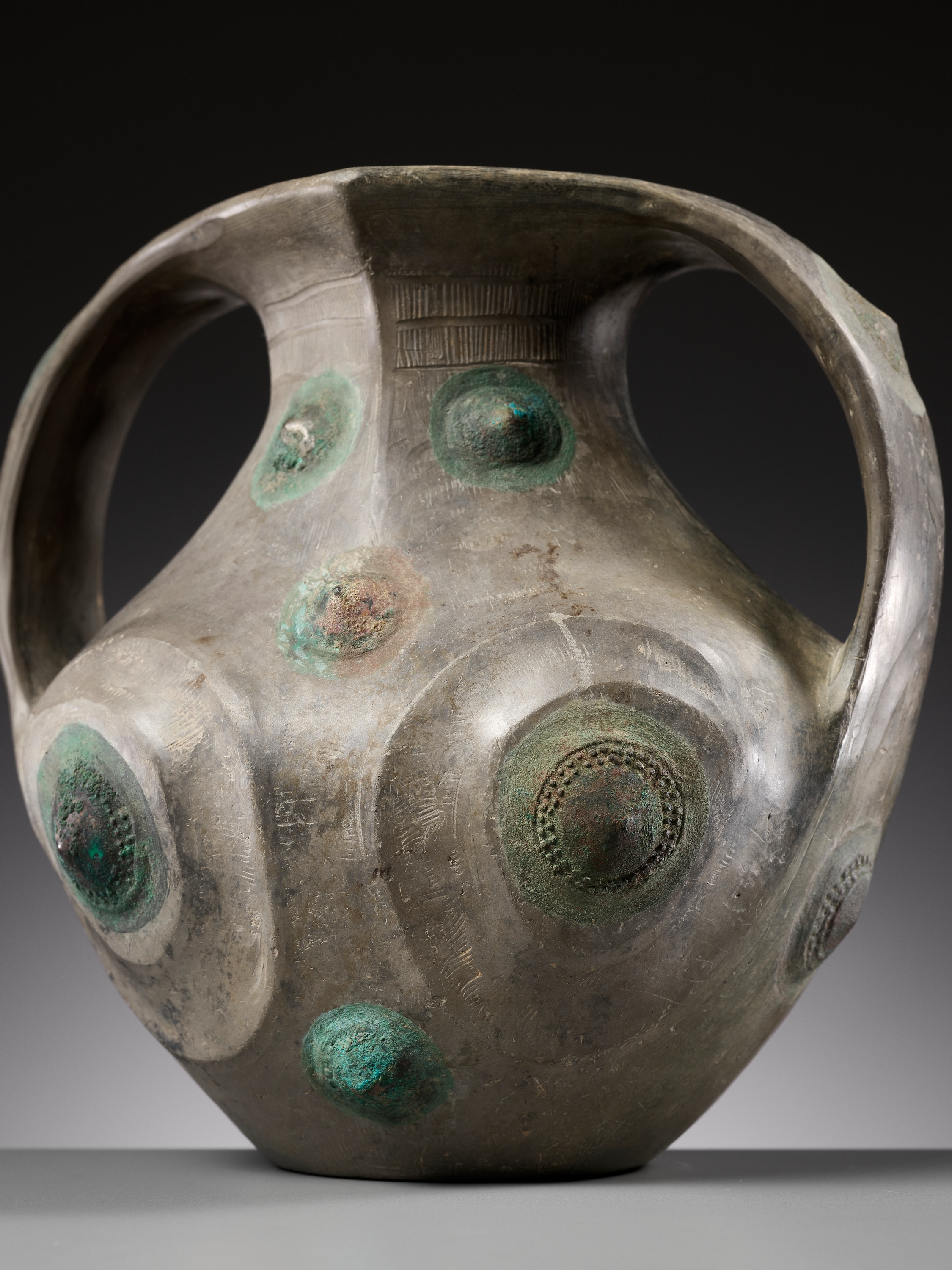 A BLACK POTTERY AMPHORA WITH APPLIED BRONZE BOSSES, HAN DYNASTY - Image 4 of 13