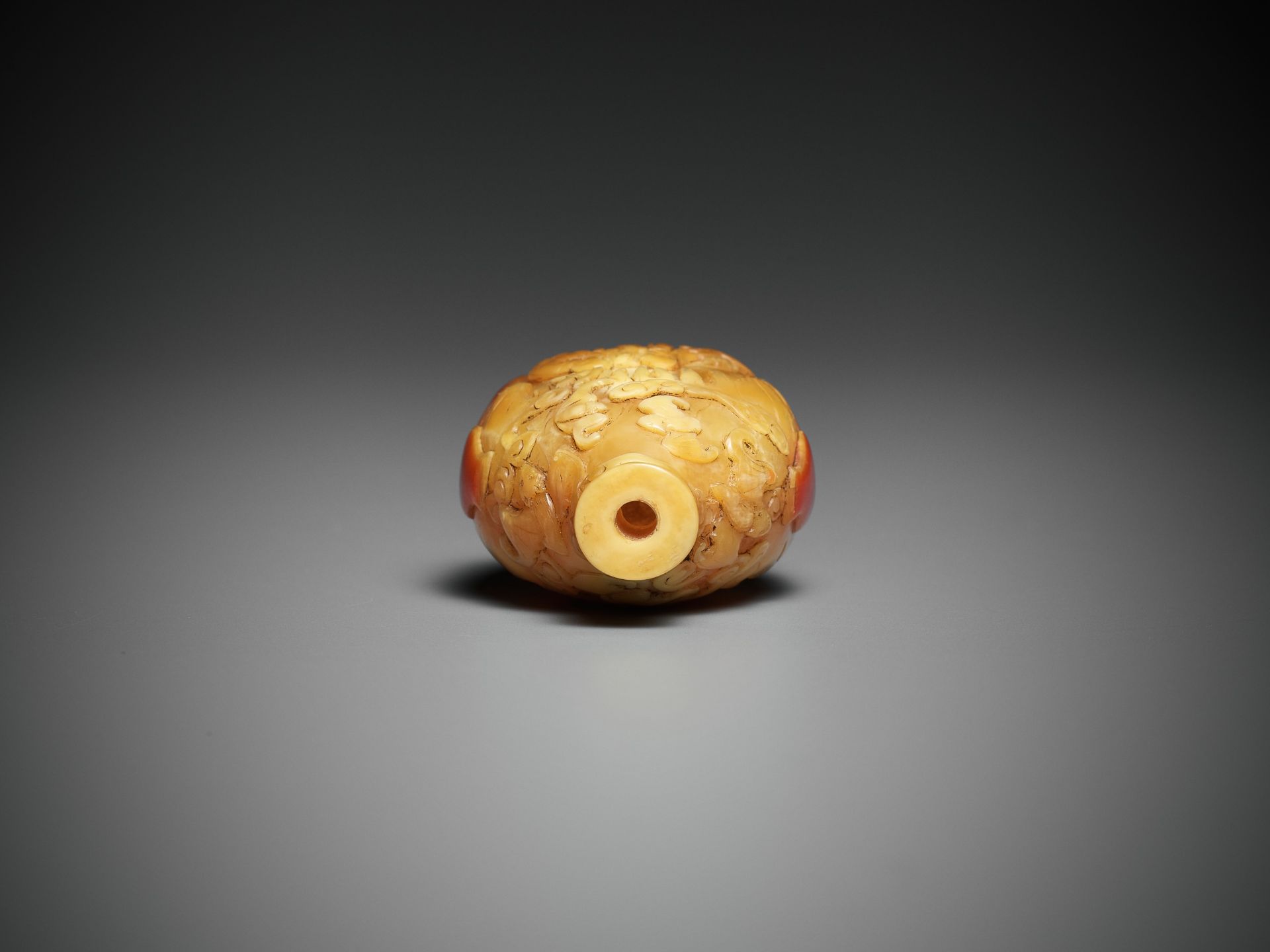 A RARE HORNBILL 'SANXING' SNUFF BOTTLE, EARLY 19TH CENTURY - Image 10 of 11